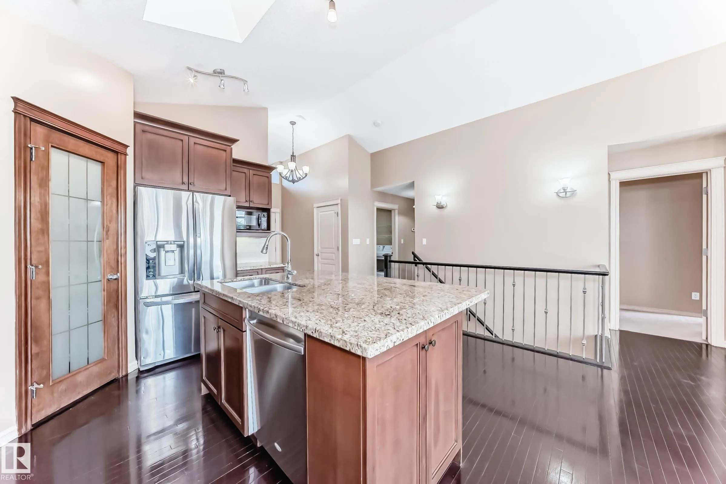 918 CHAHLEY Crescent