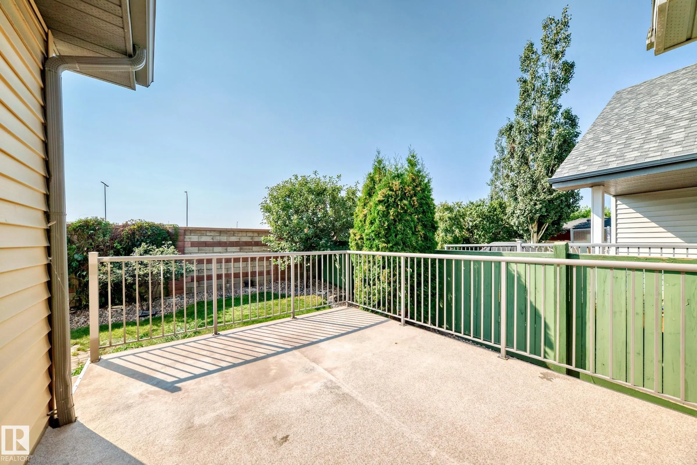 918 CHAHLEY Crescent