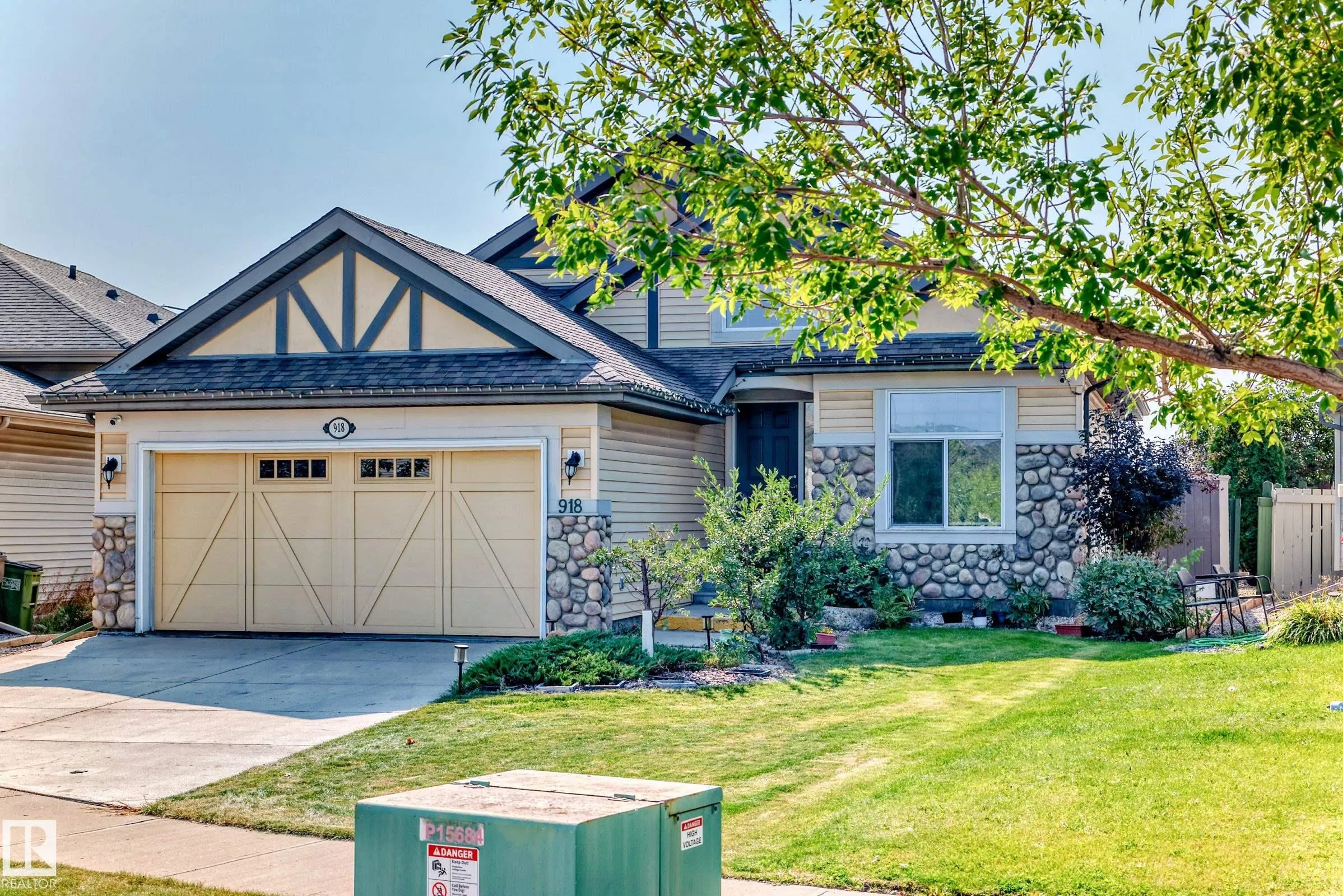 918 CHAHLEY Crescent