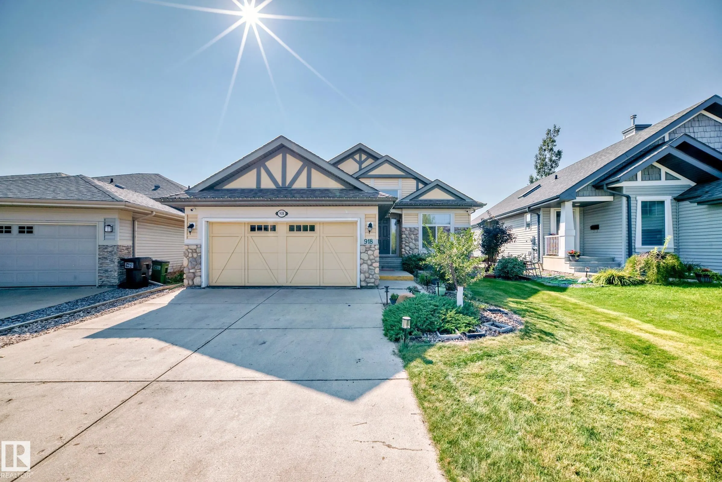 918 CHAHLEY Crescent