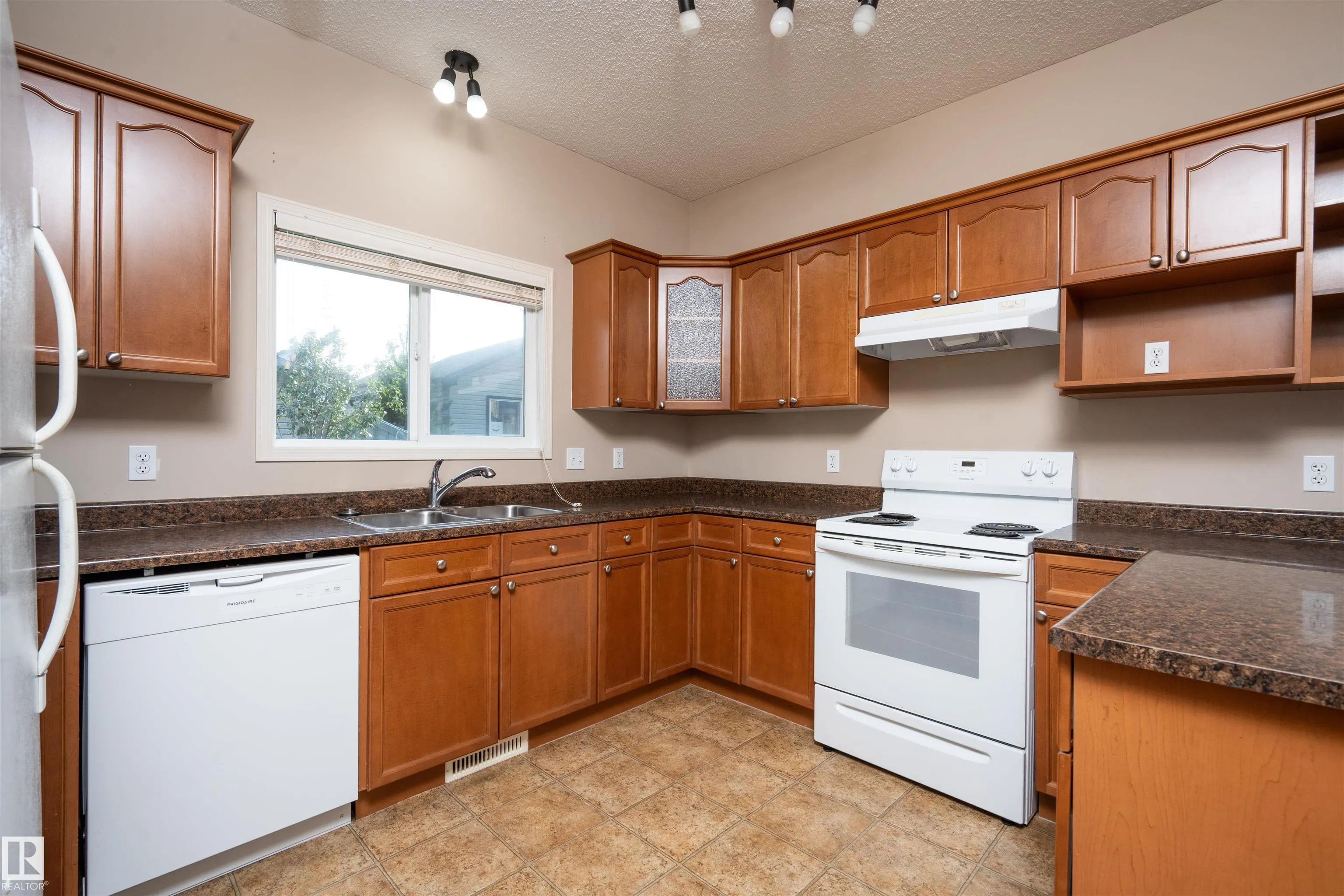 21215 59Ave