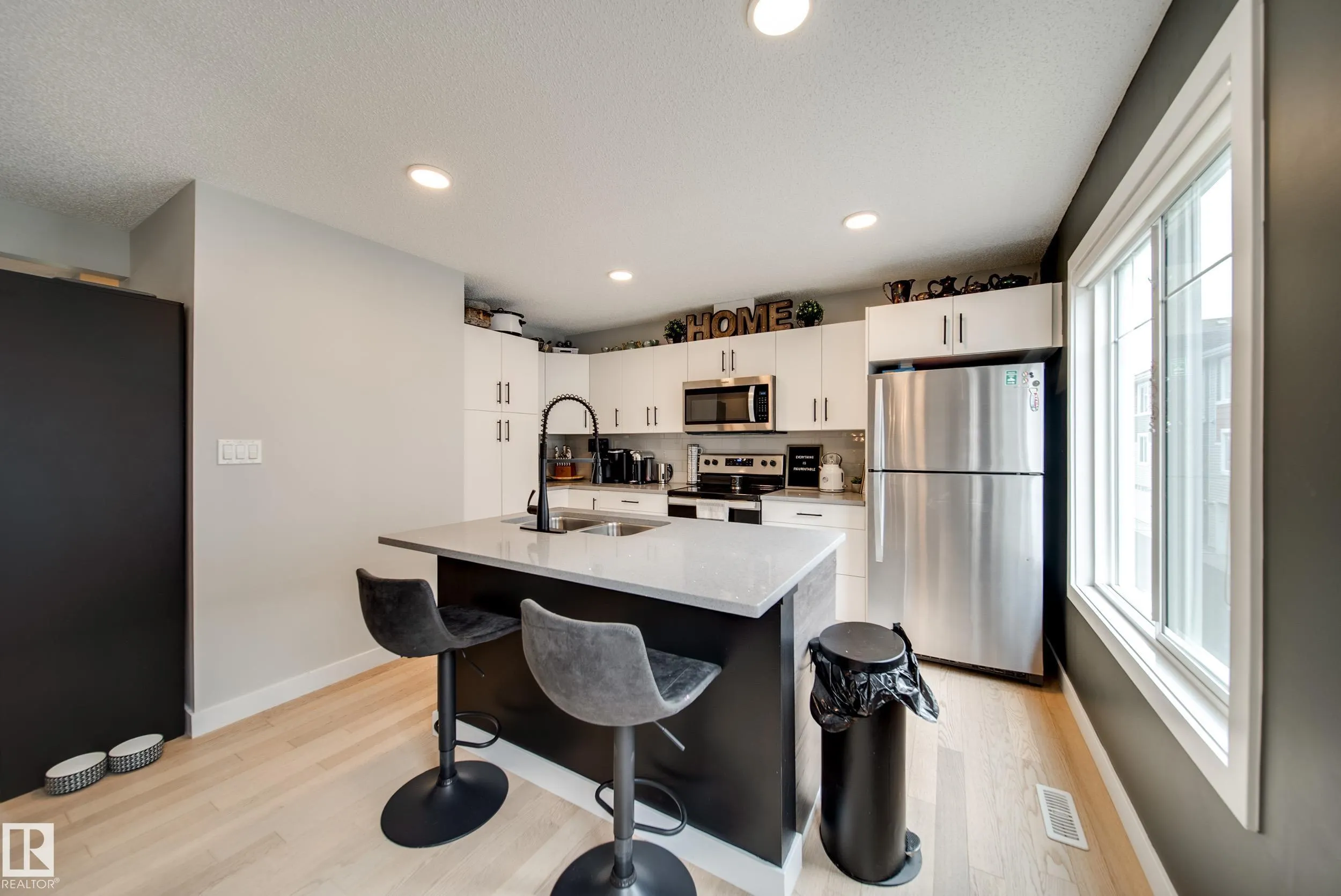 2922 MAPLE Way