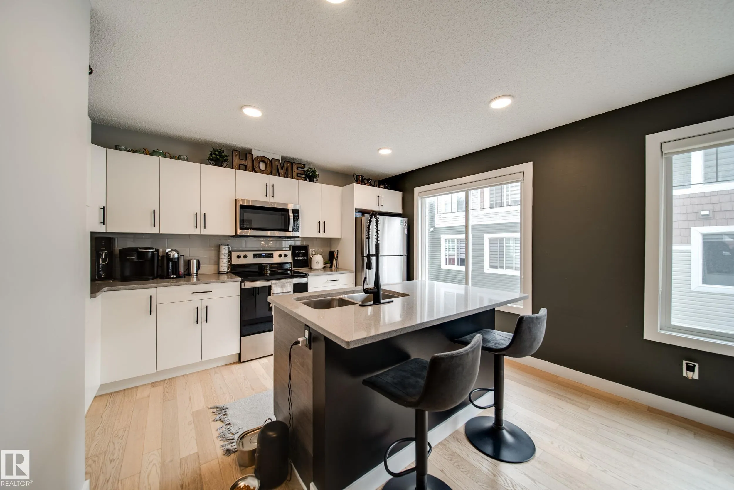 2922 MAPLE Way