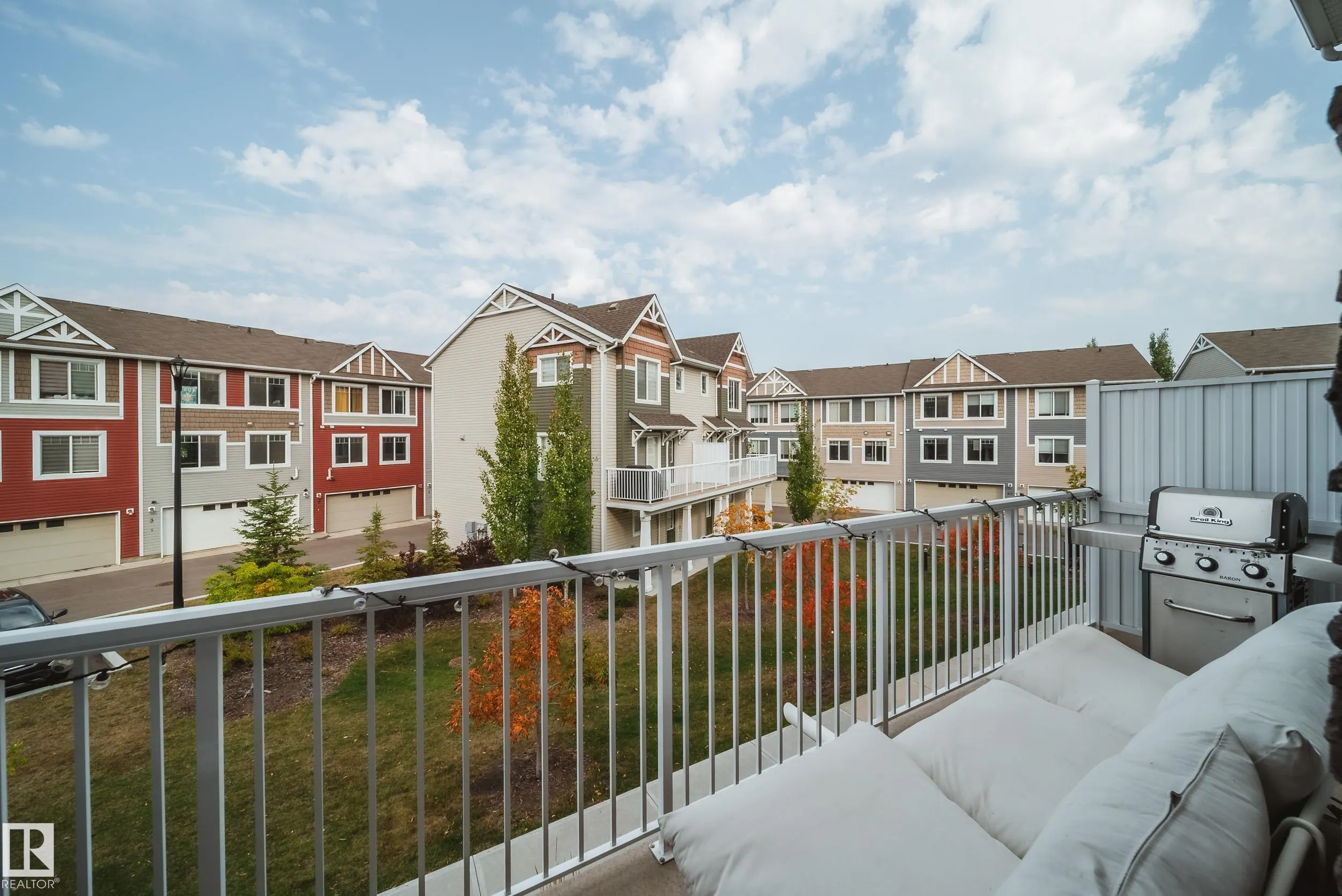 2922 MAPLE Way