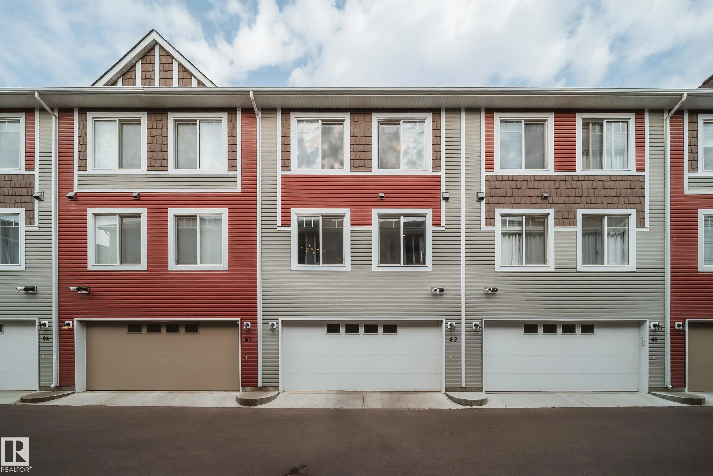 2922 MAPLE Way