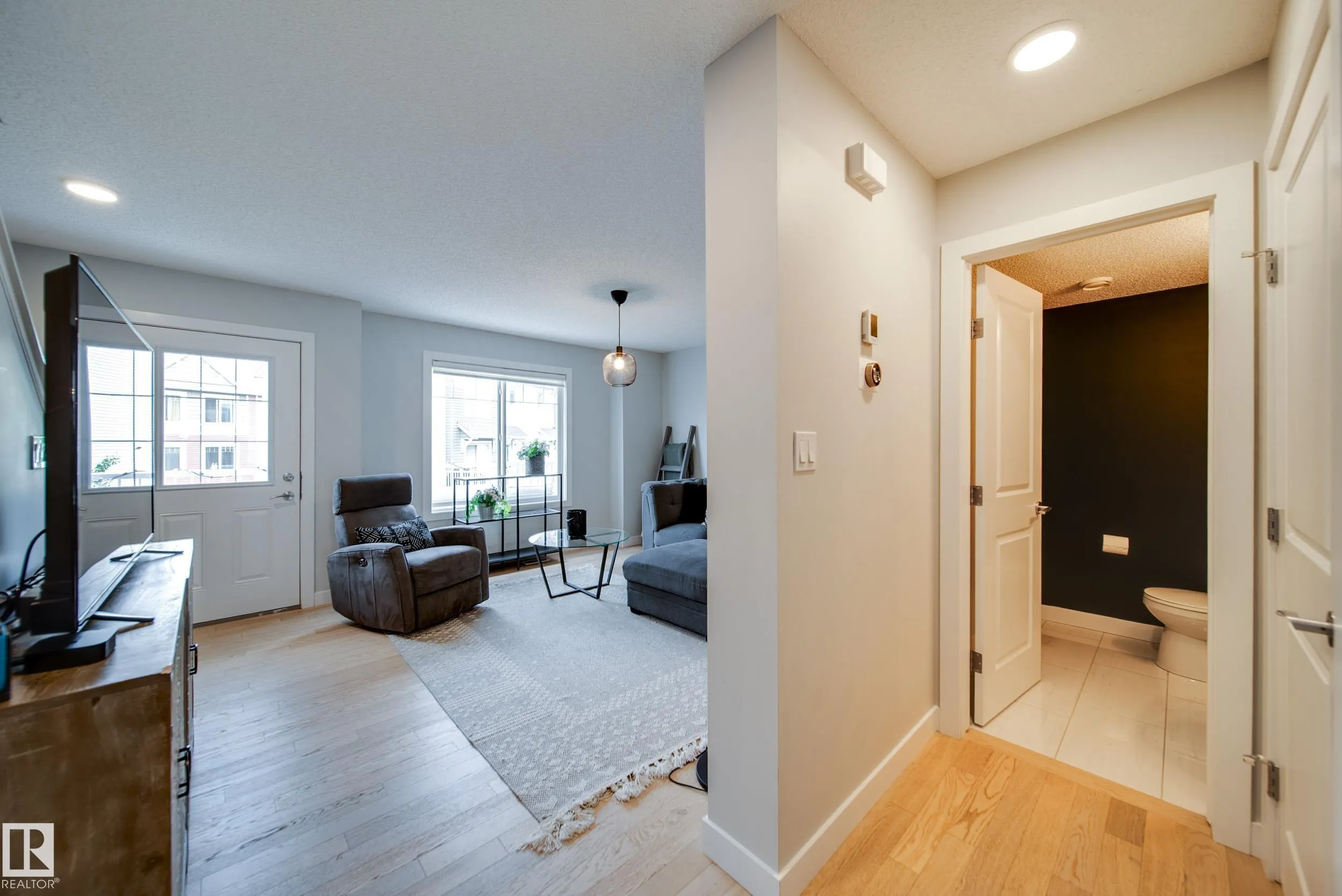 2922 MAPLE Way