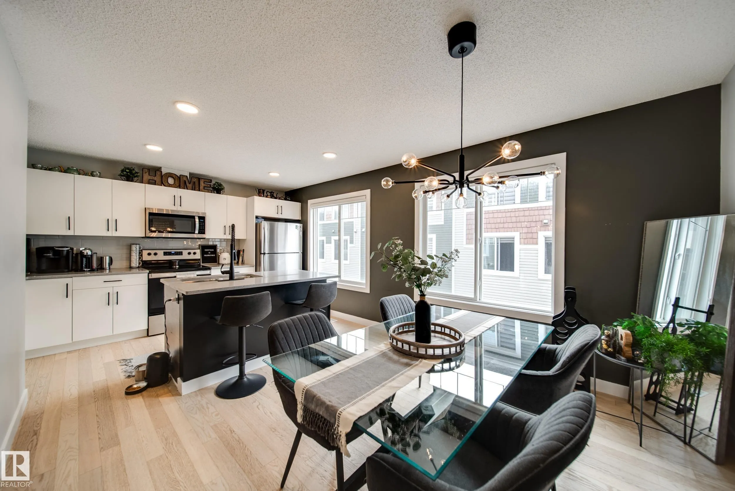 2922 MAPLE Way
