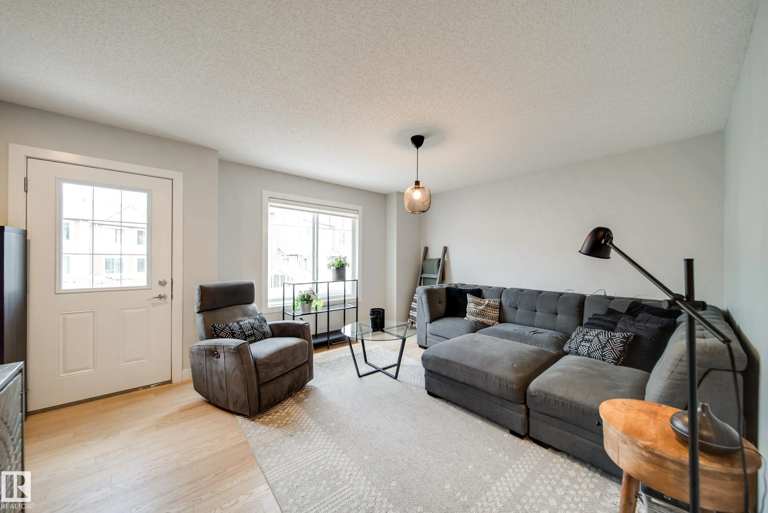 2922 MAPLE Way