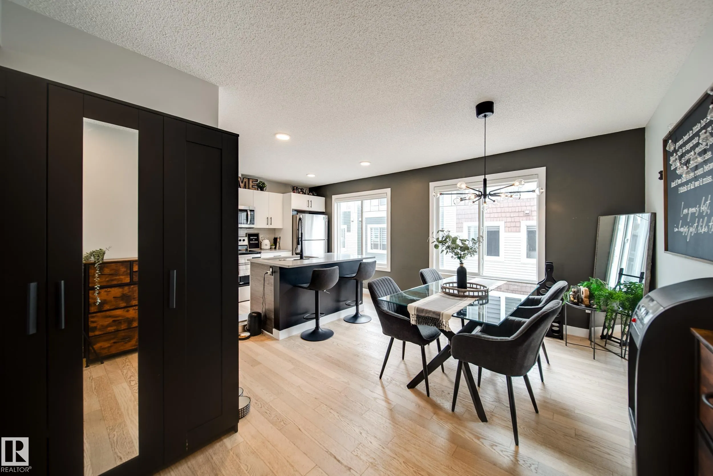 2922 MAPLE Way