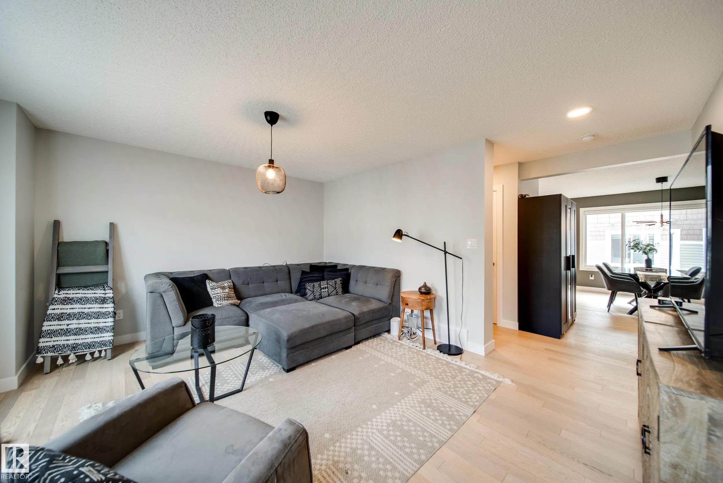 2922 MAPLE Way