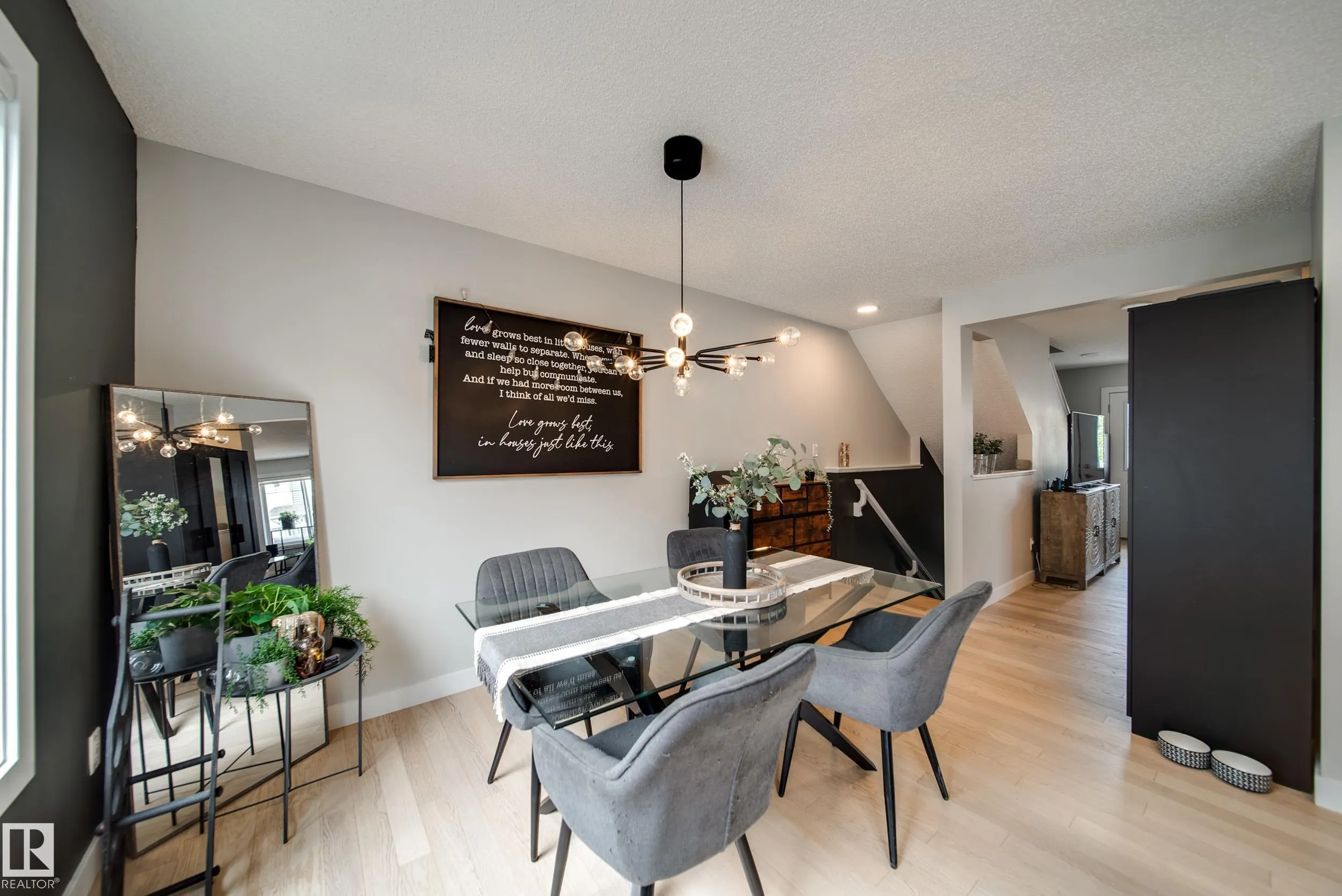 2922 MAPLE Way