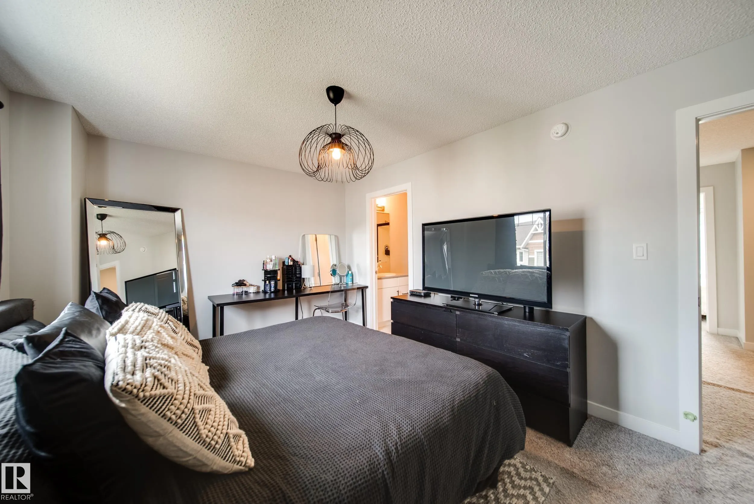 2922 MAPLE Way
