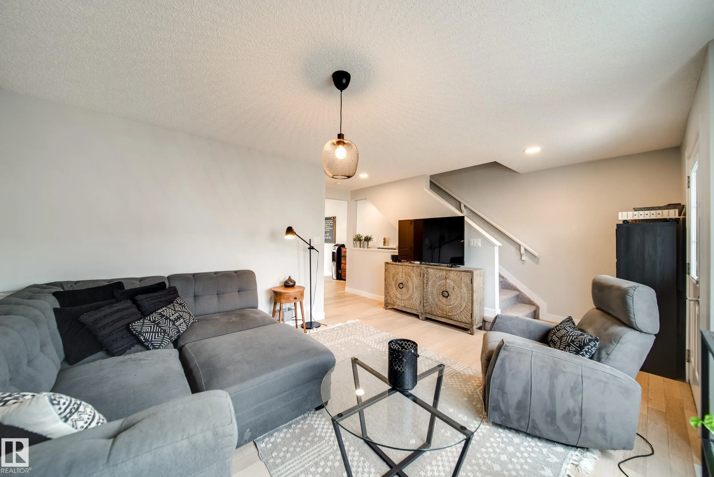 2922 MAPLE Way