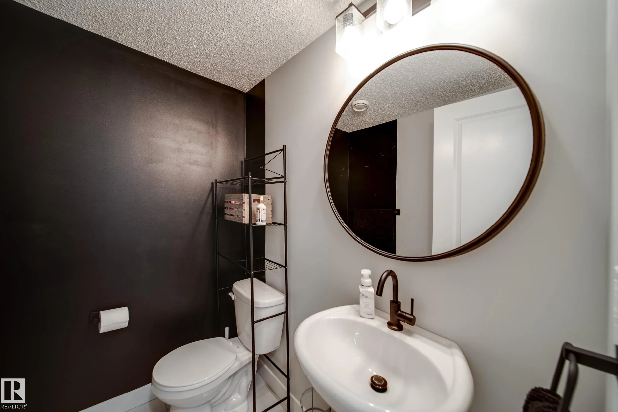 2922 MAPLE Way