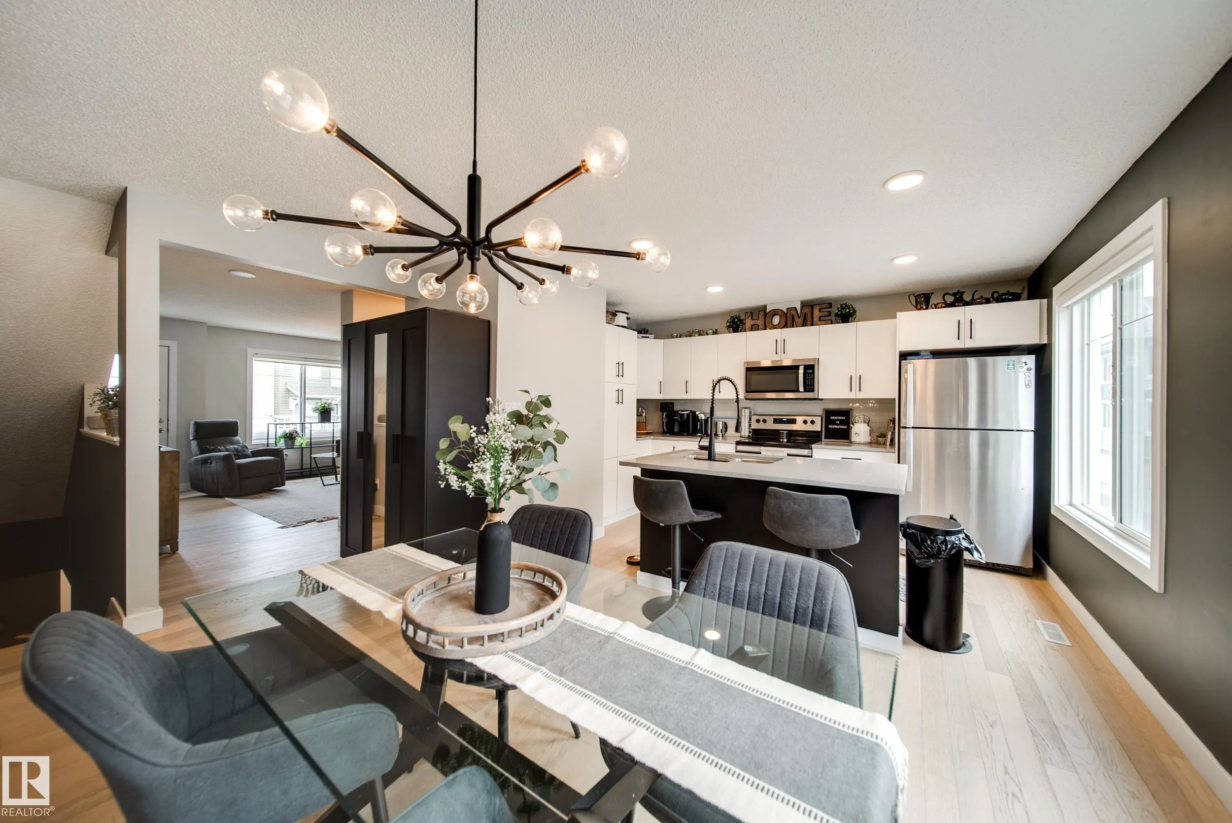 2922 MAPLE Way