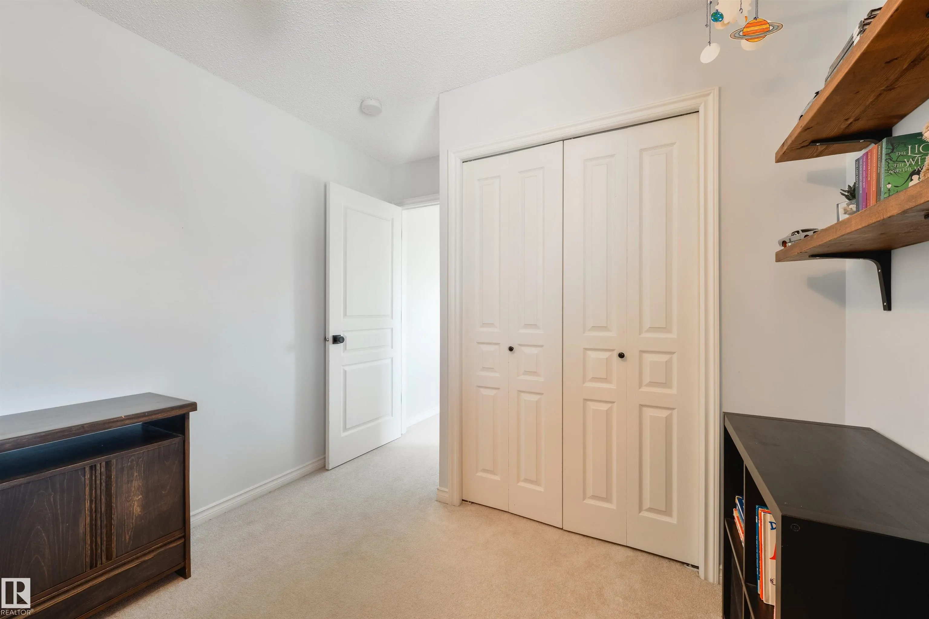 13 WILLIS Crescent