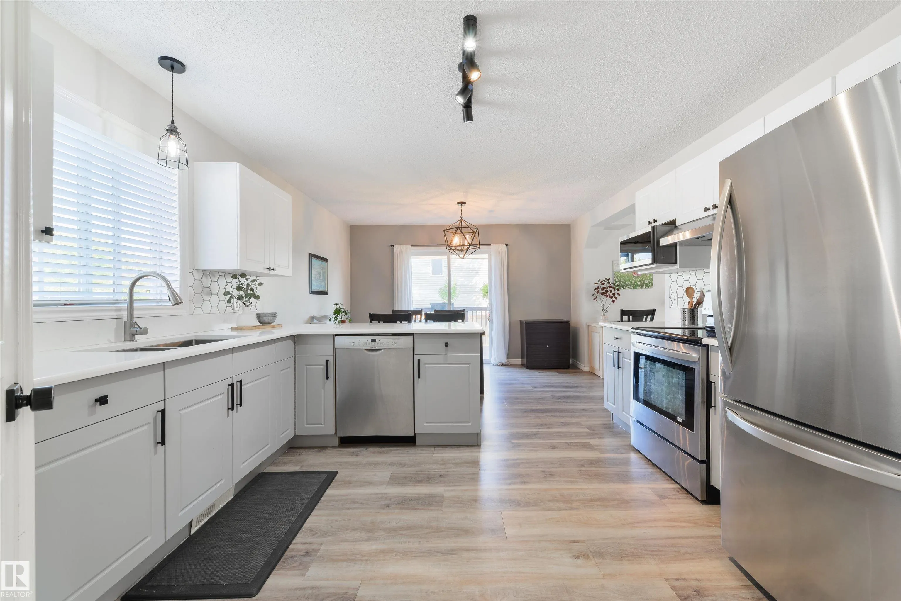 13 WILLIS Crescent