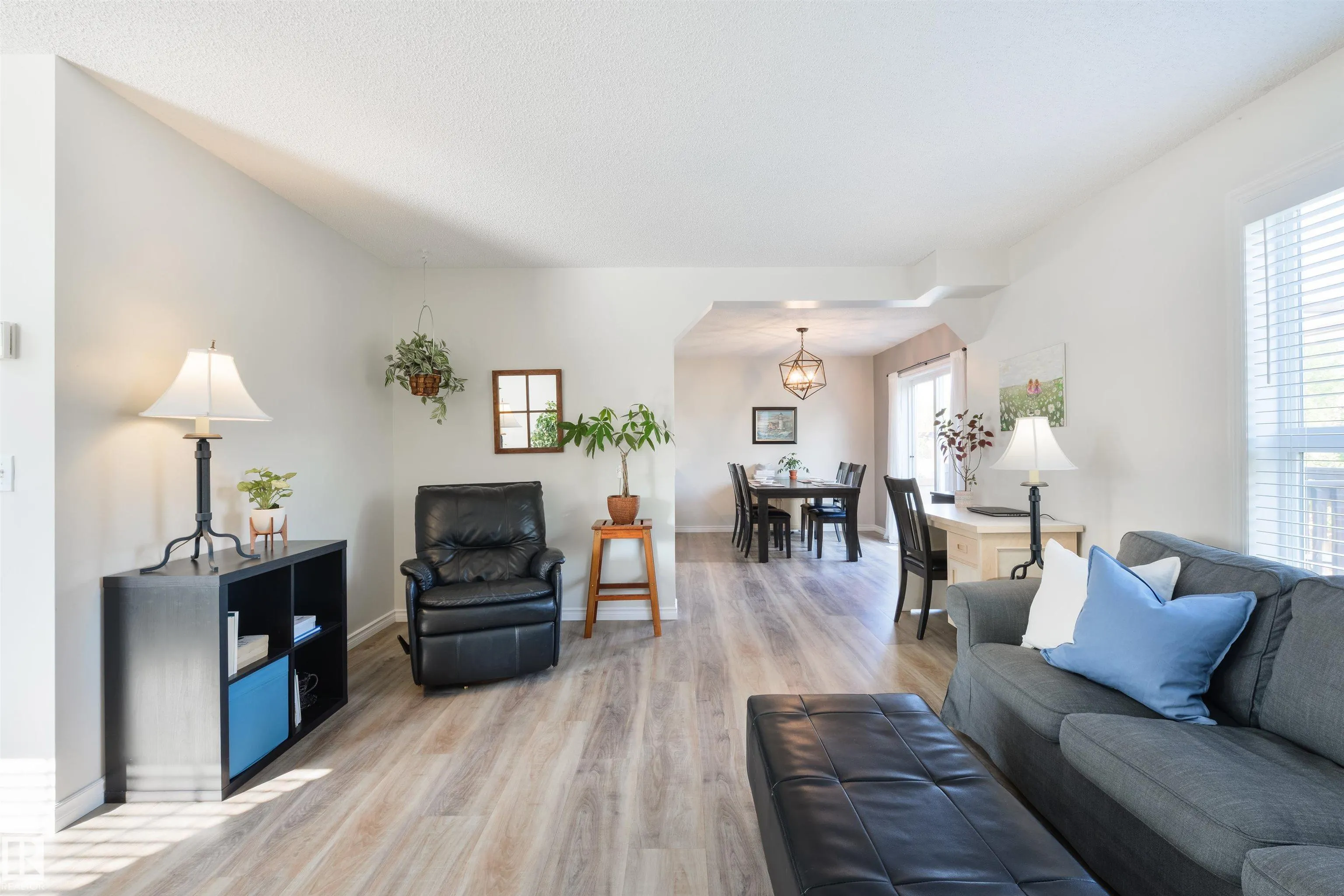 13 WILLIS Crescent