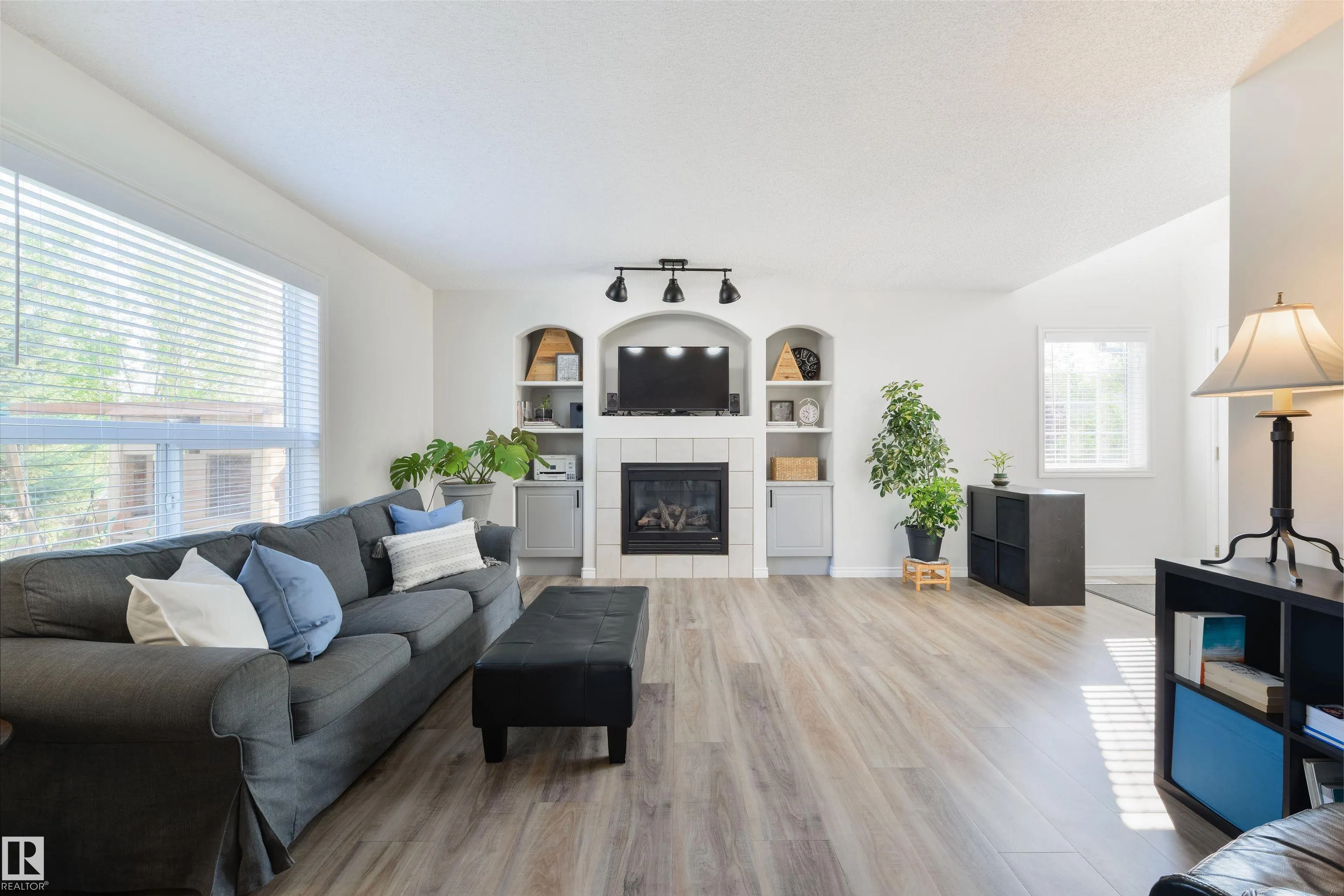 13 WILLIS Crescent