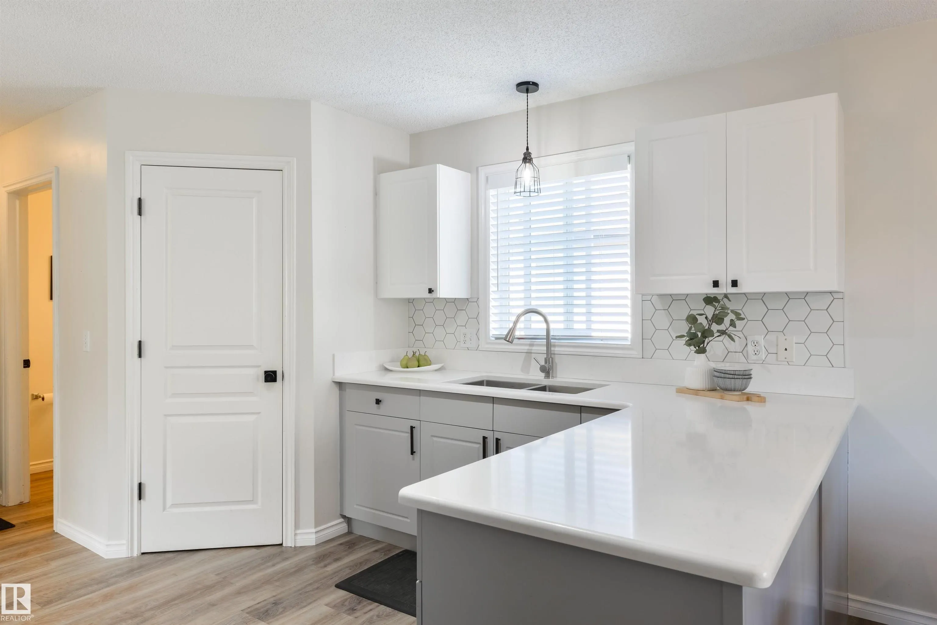 13 WILLIS Crescent