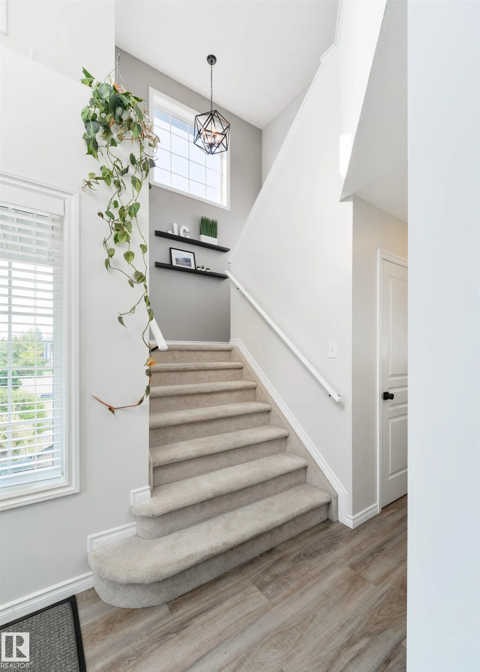 13 WILLIS Crescent