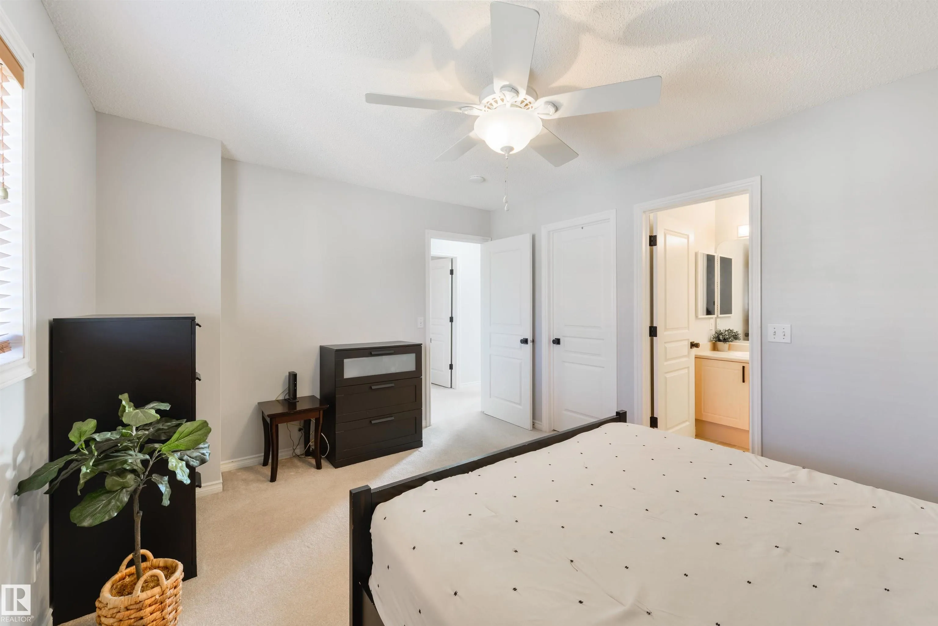 13 WILLIS Crescent