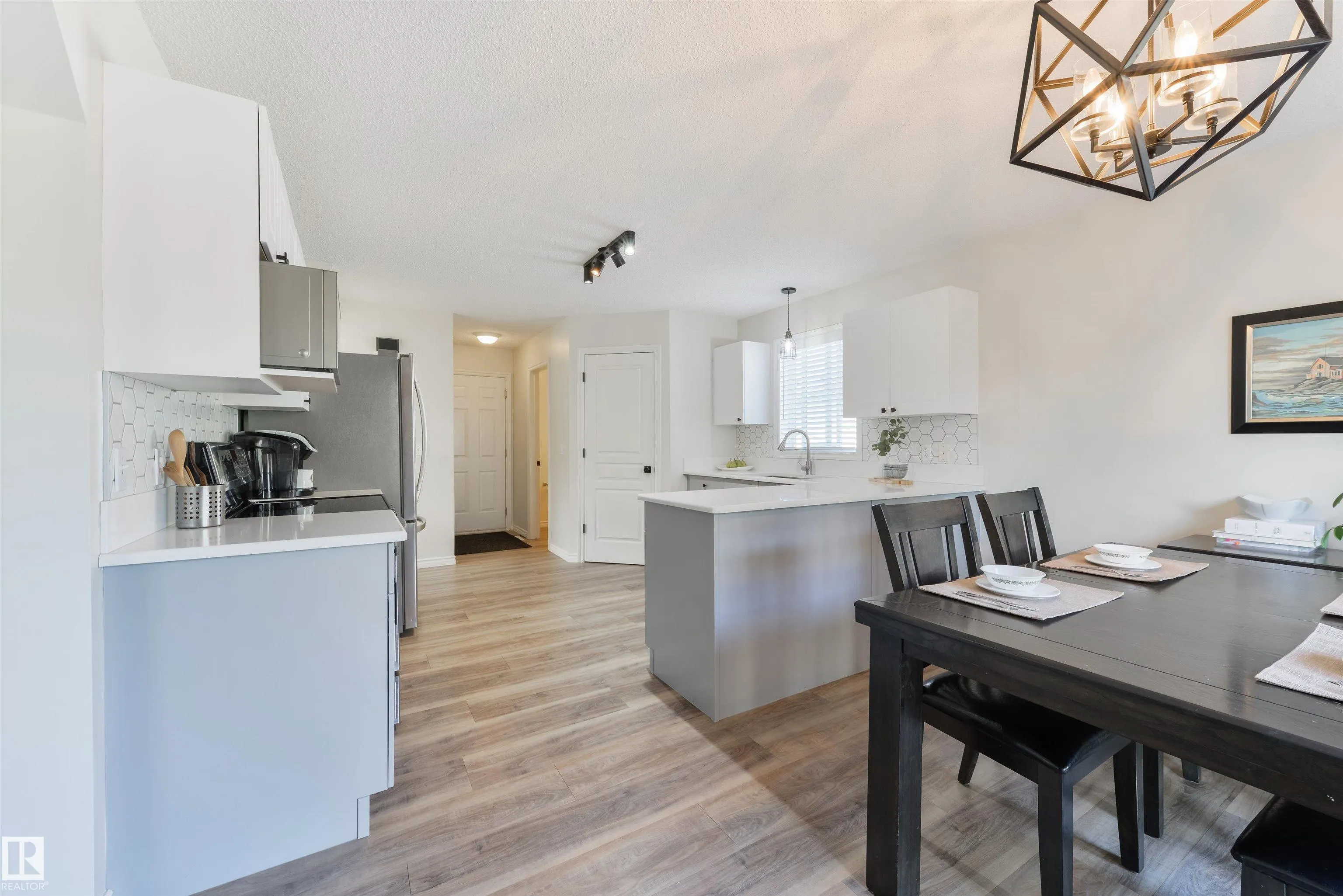 13 WILLIS Crescent