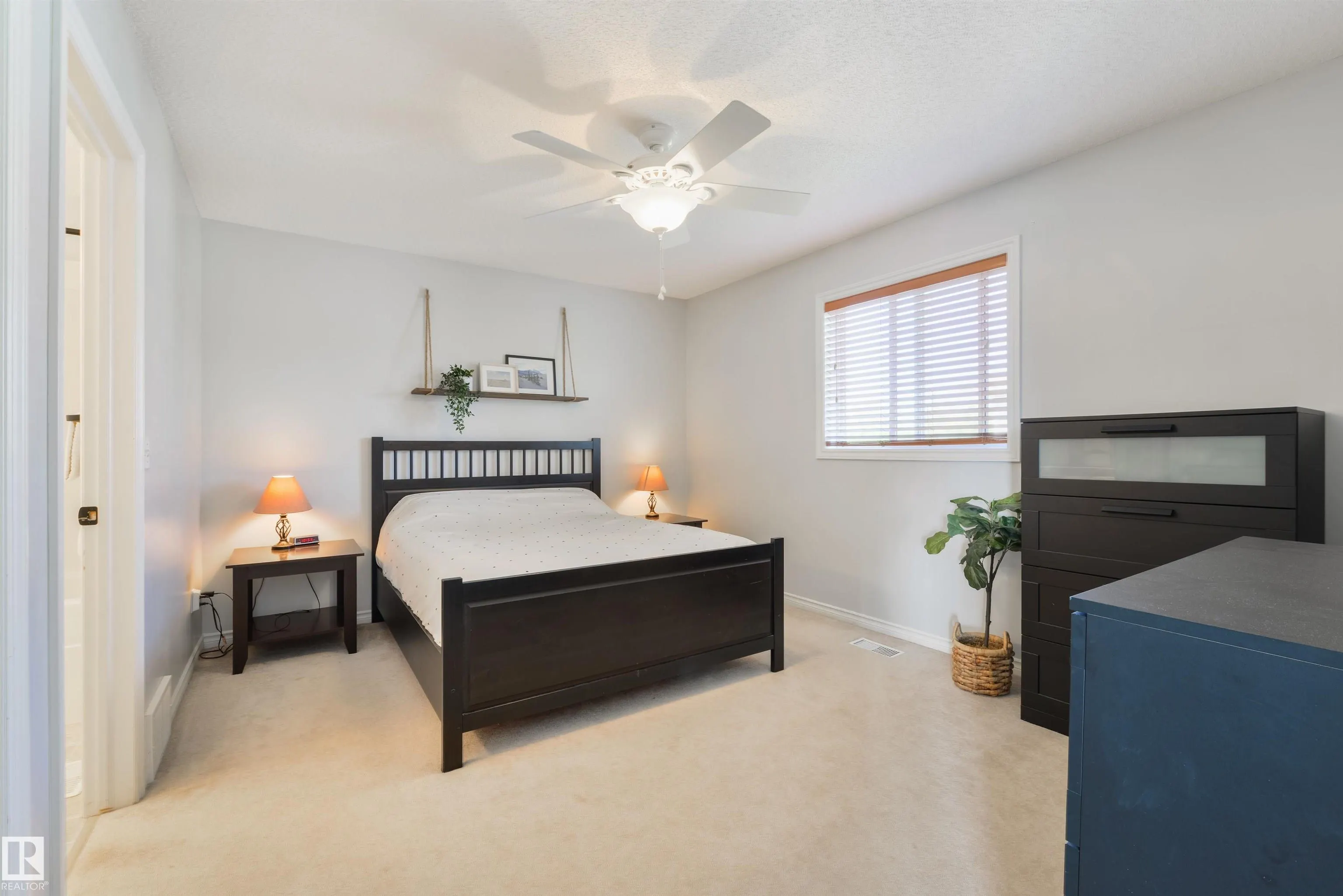 13 WILLIS Crescent