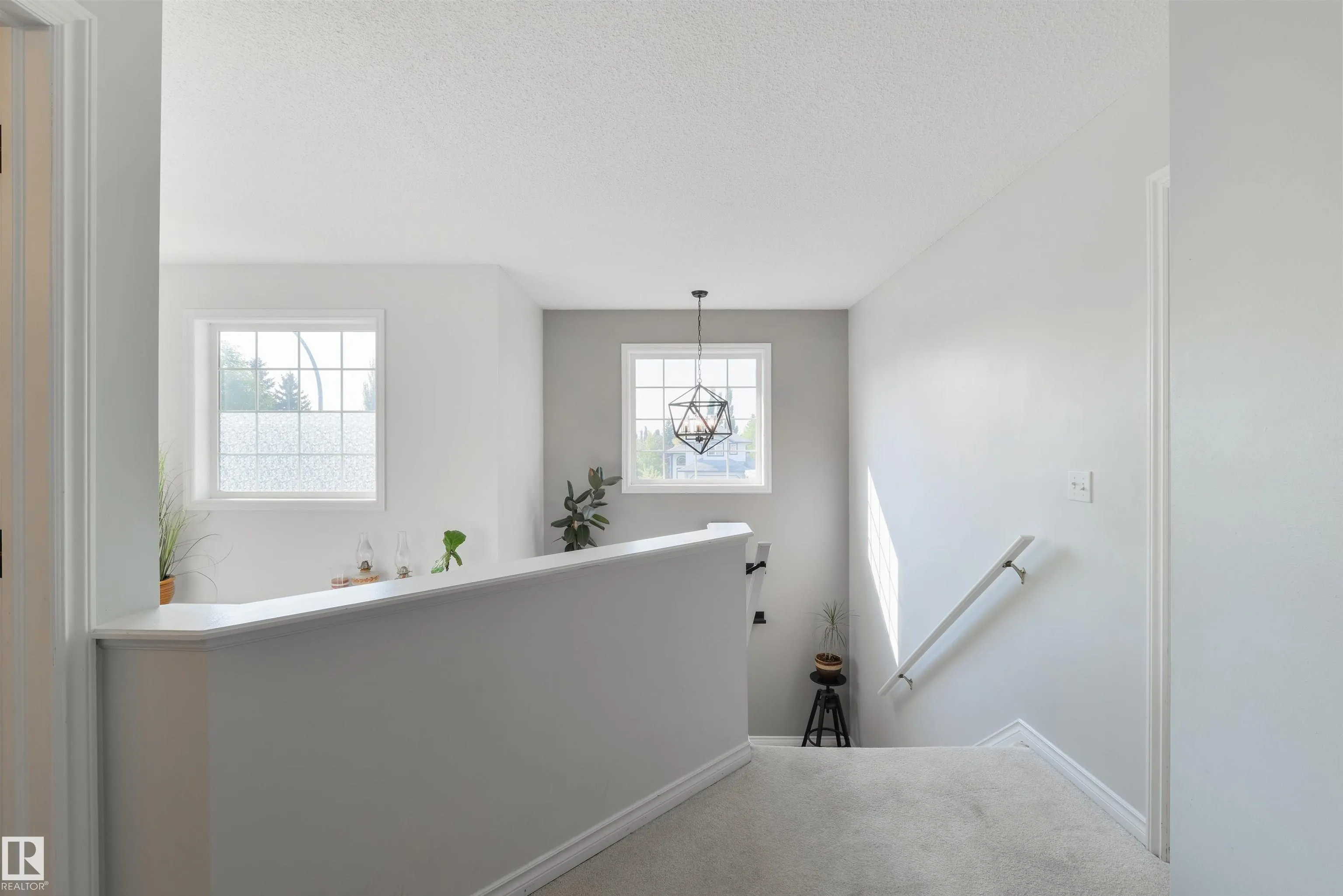 13 WILLIS Crescent