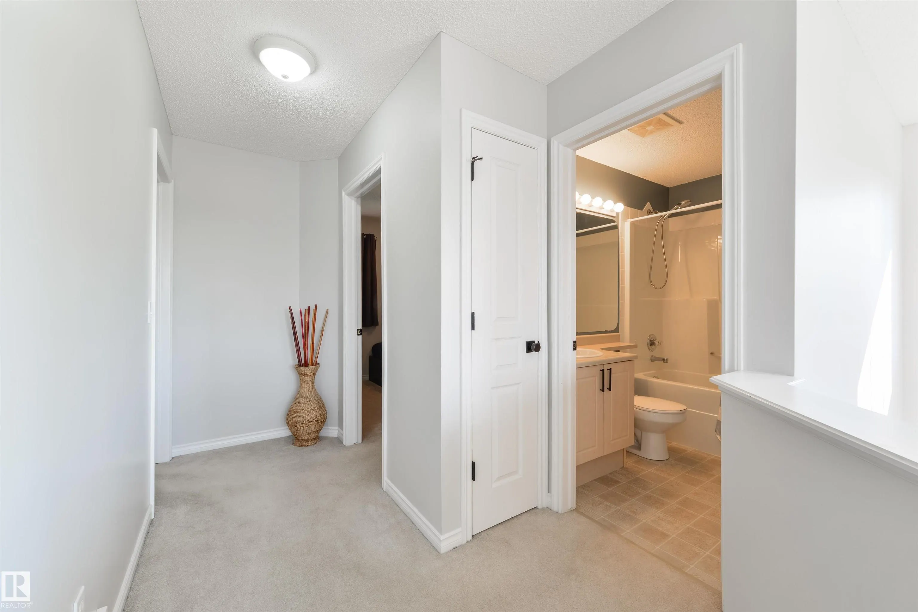 13 WILLIS Crescent