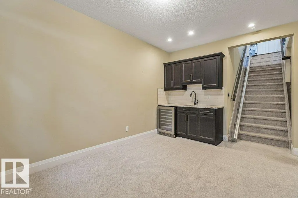 32 SIGNATURE Cove