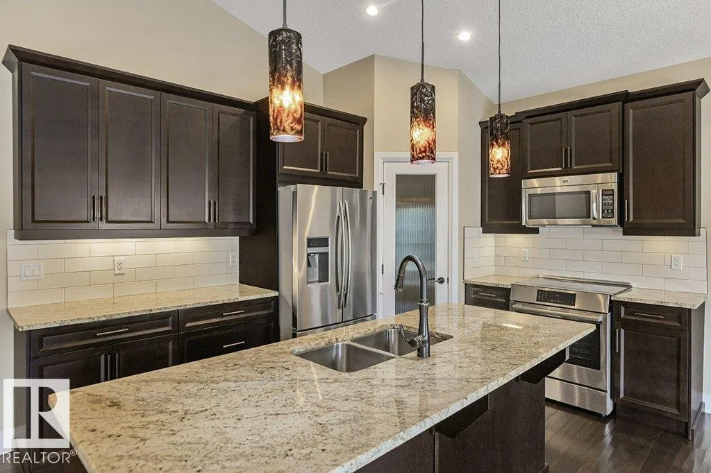 32 SIGNATURE Cove