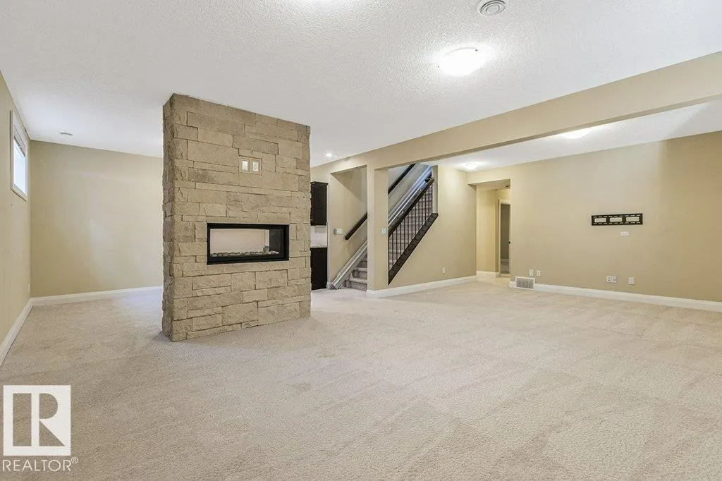 32 SIGNATURE Cove