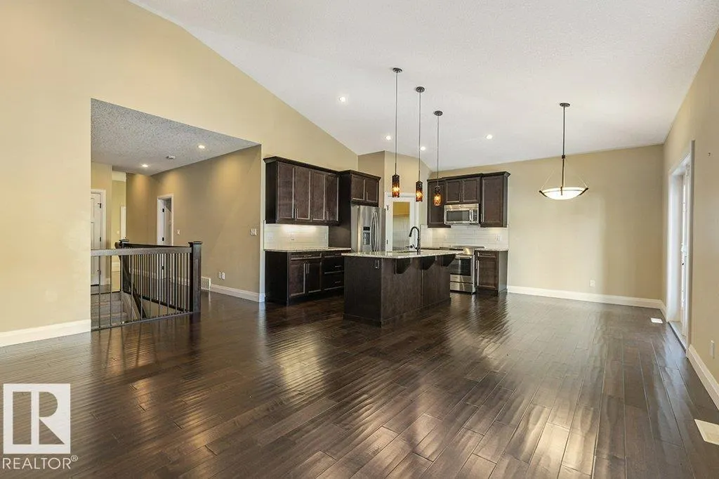 32 SIGNATURE Cove