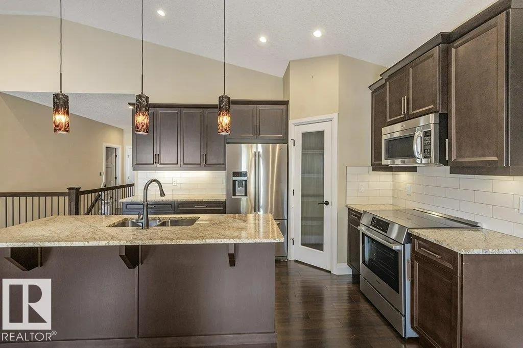32 SIGNATURE Cove