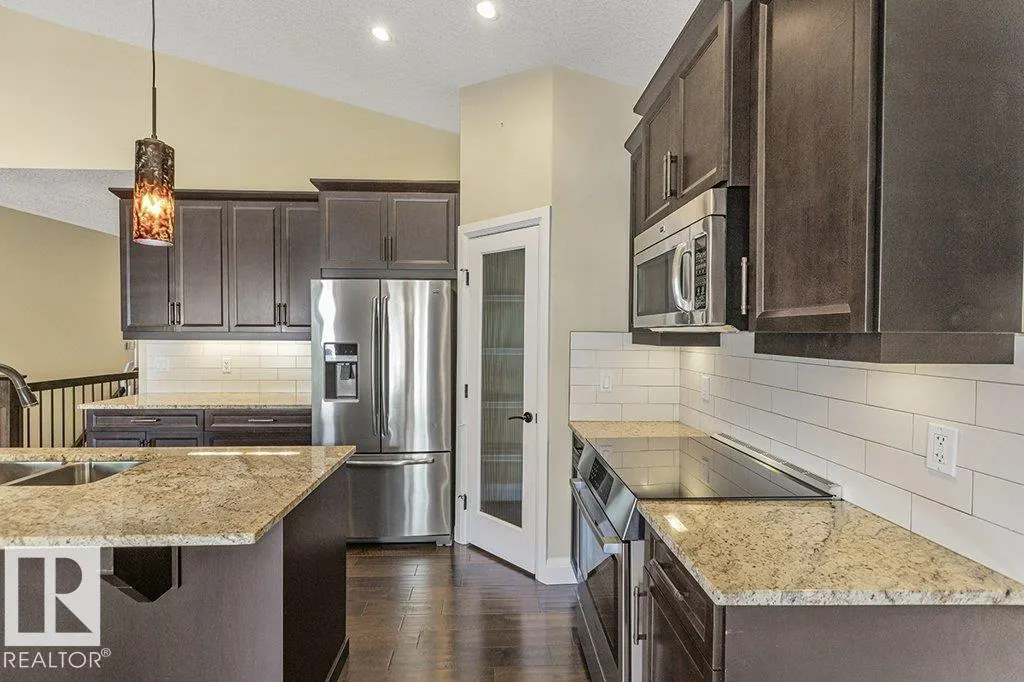 32 SIGNATURE Cove
