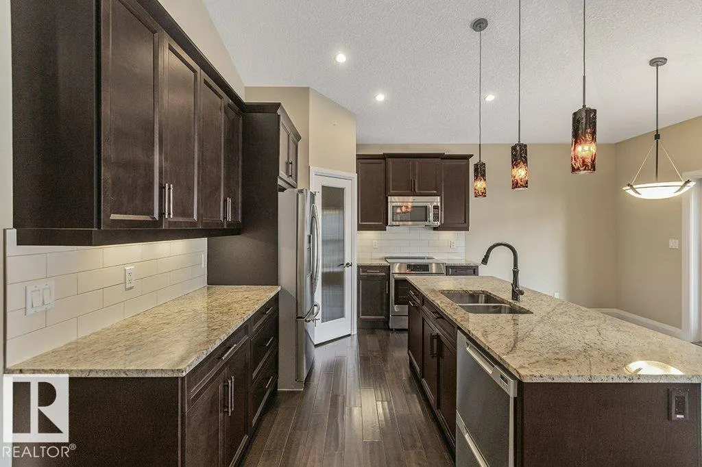 32 SIGNATURE Cove
