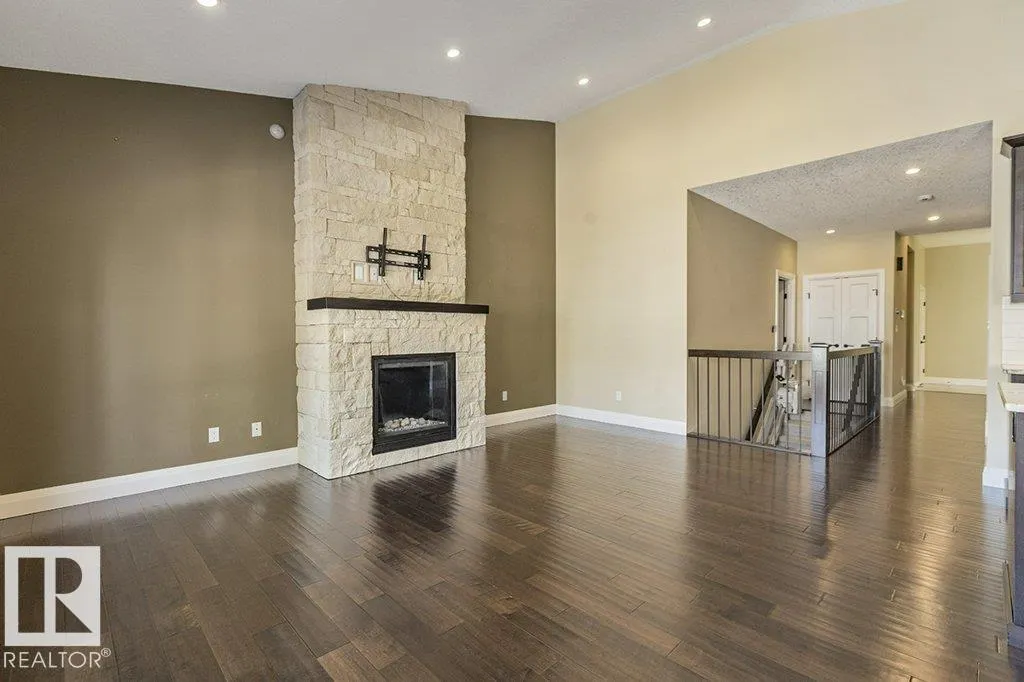 32 SIGNATURE Cove