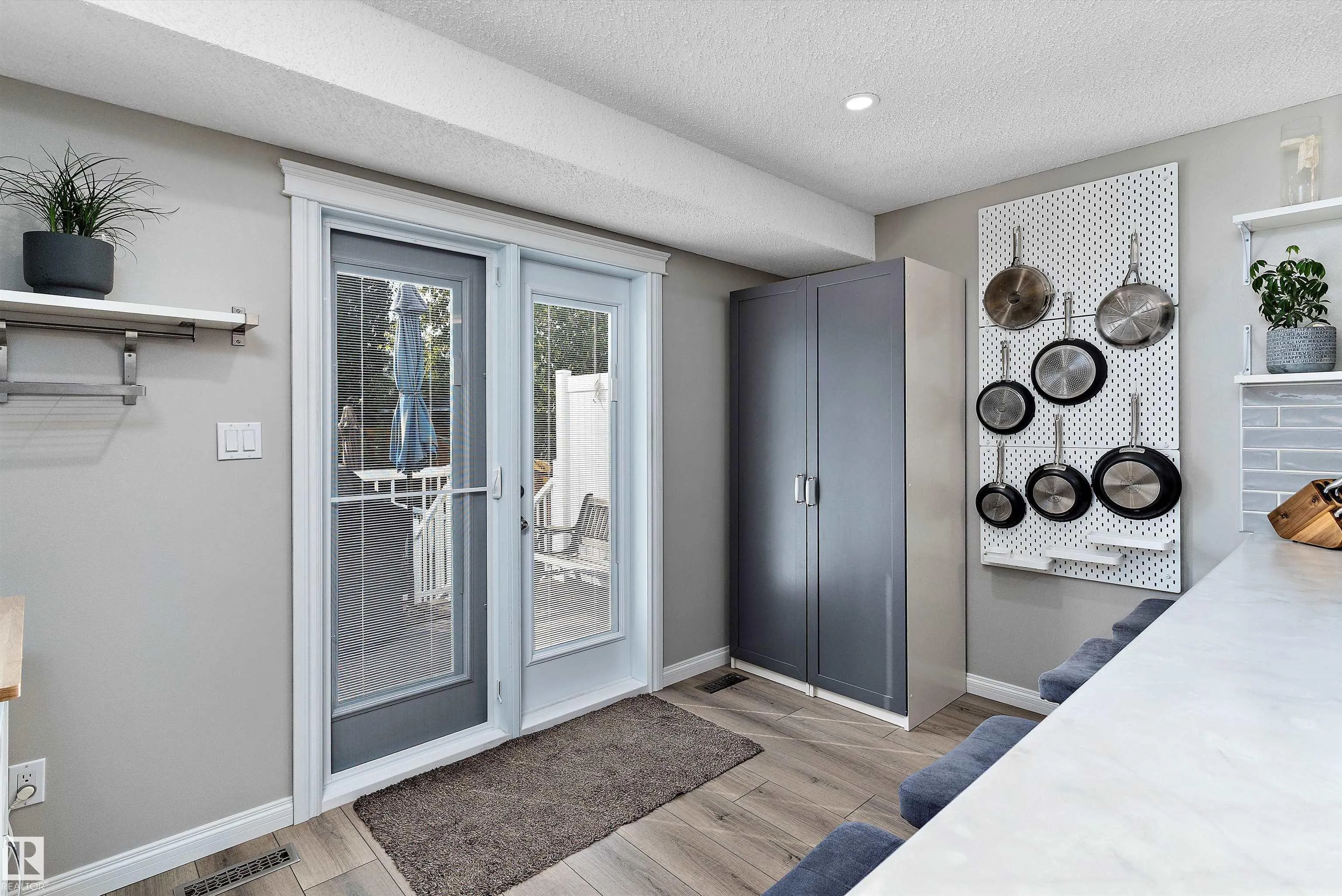77 Meadowview Drive