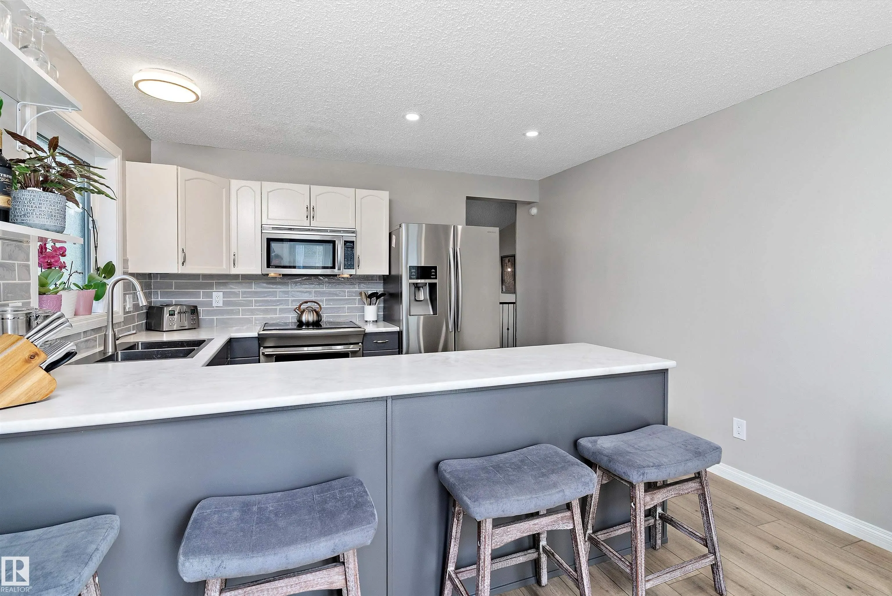 77 Meadowview Drive