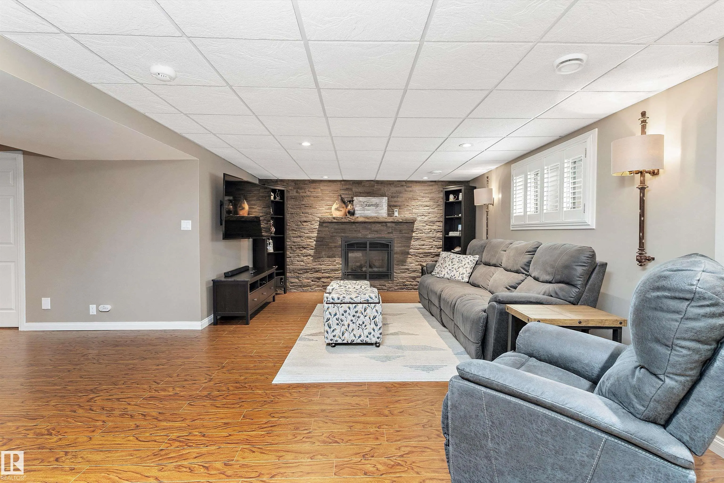 77 Meadowview Drive