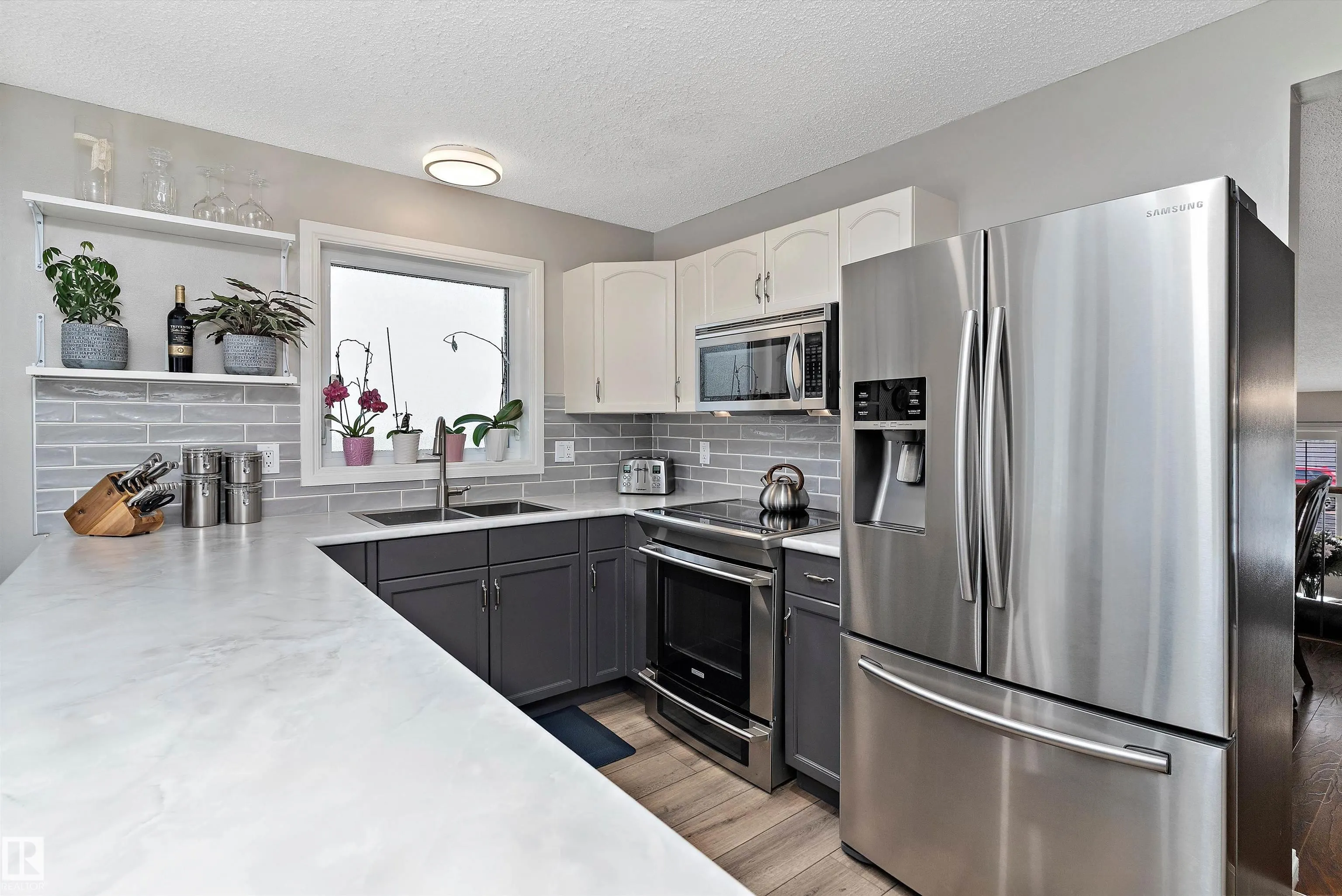 77 Meadowview Drive