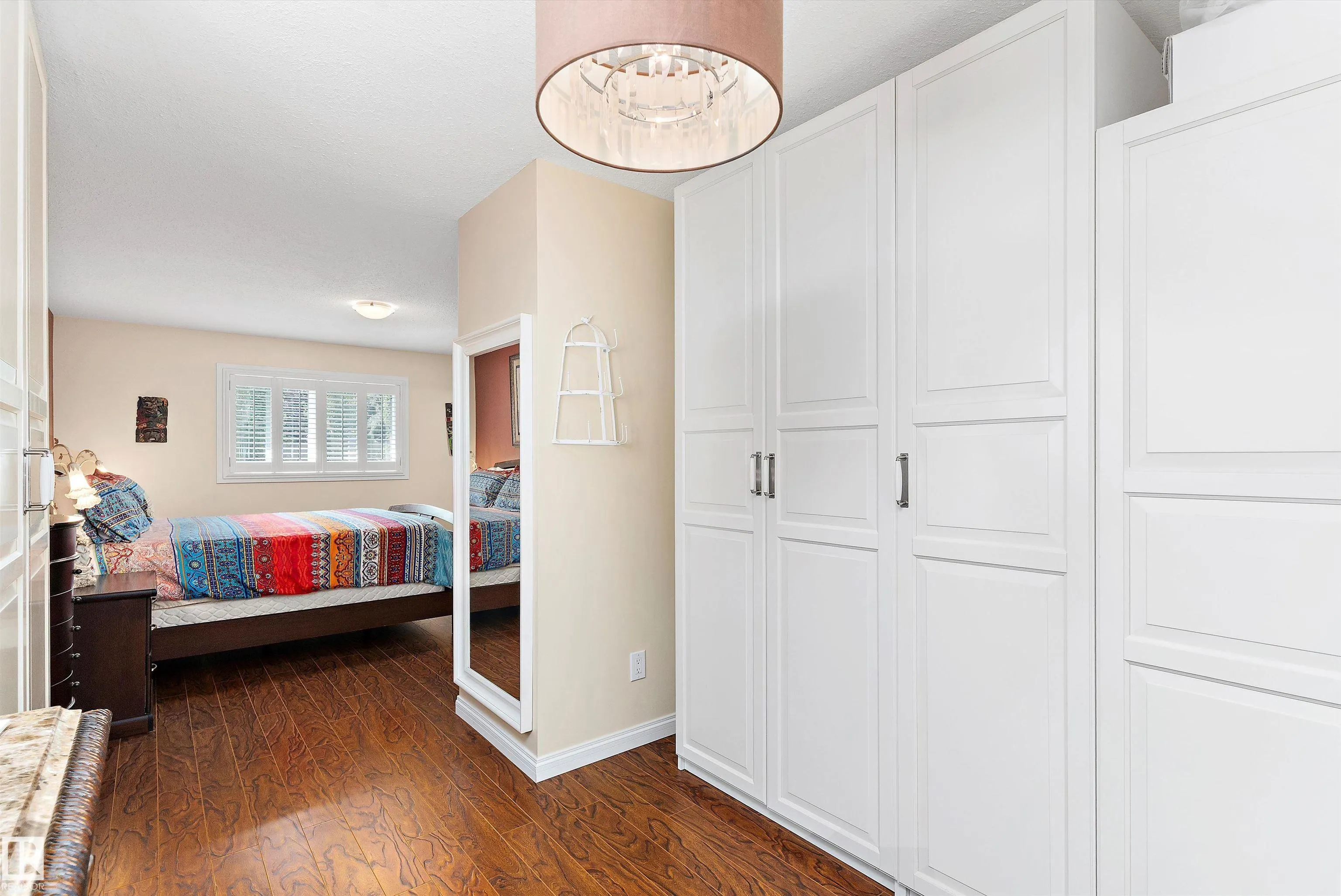 77 Meadowview Drive