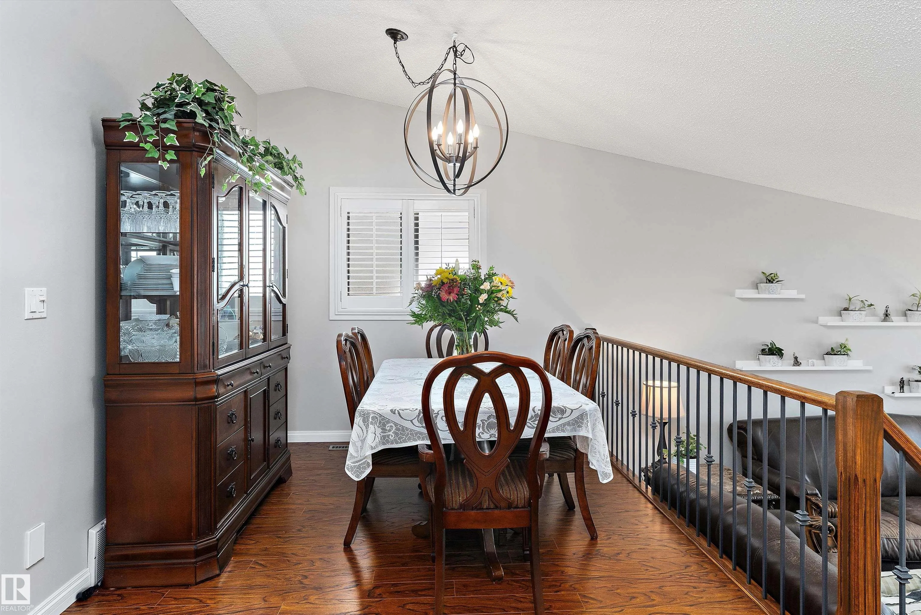 77 Meadowview Drive