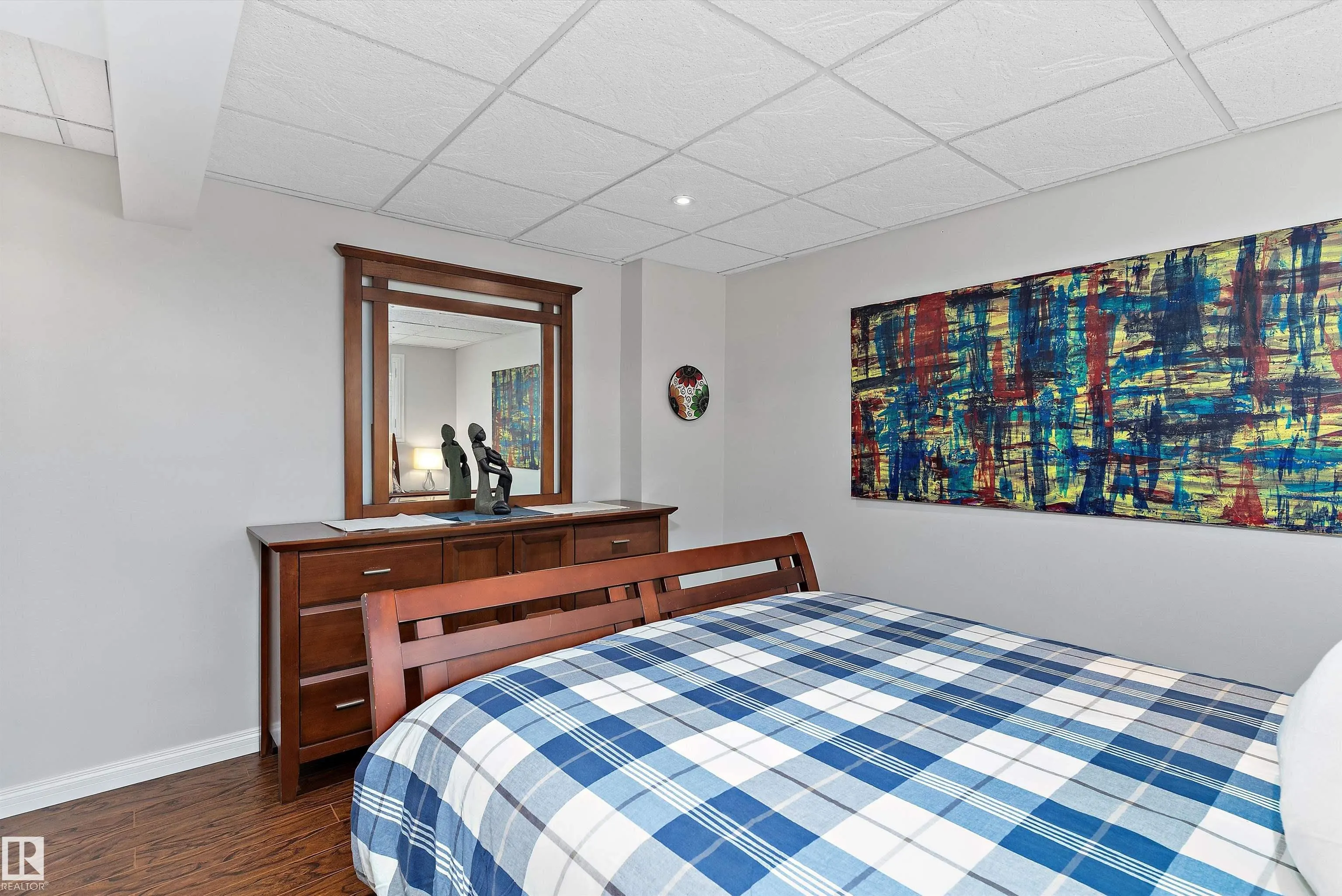 77 Meadowview Drive