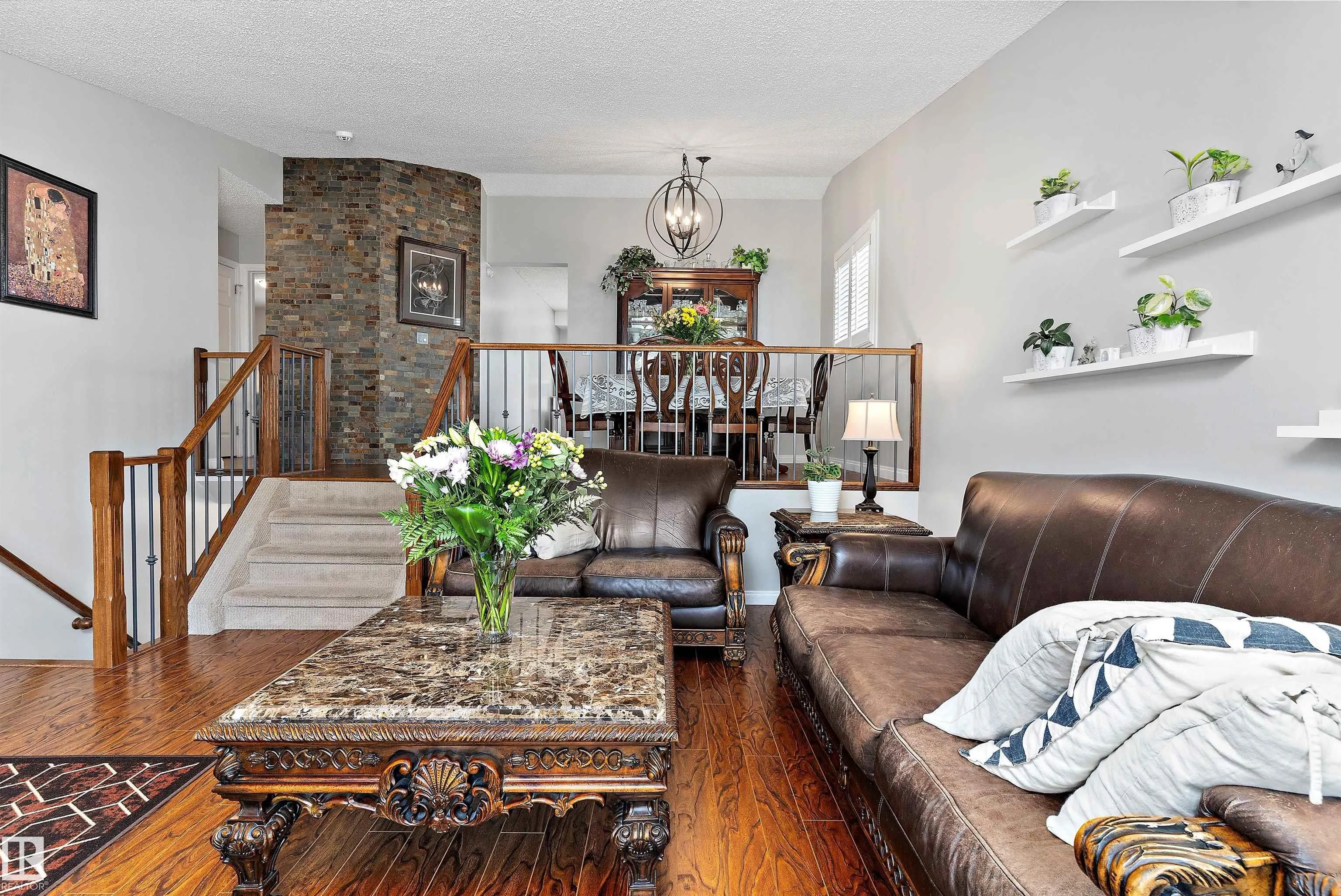 77 Meadowview Drive