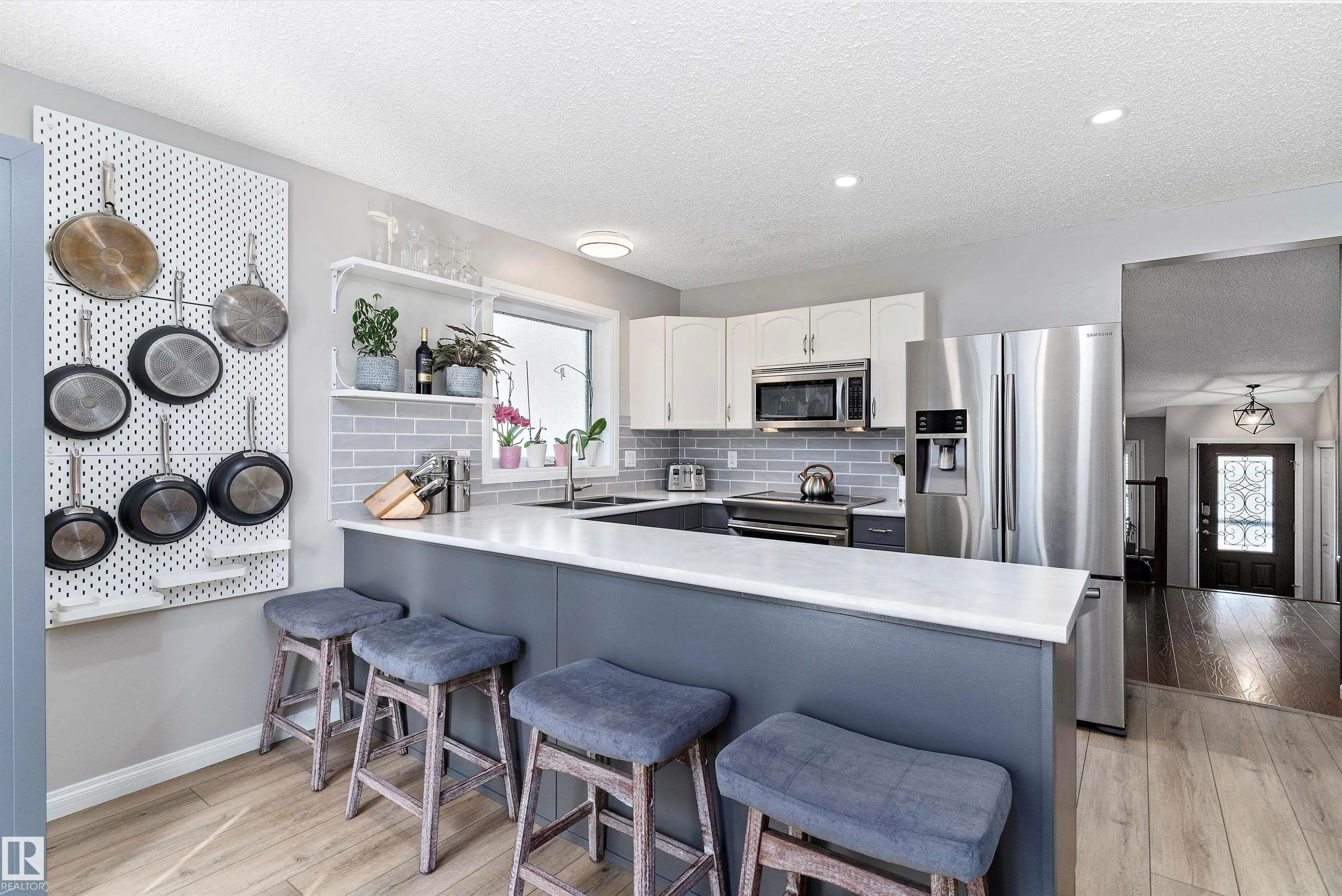 77 Meadowview Drive
