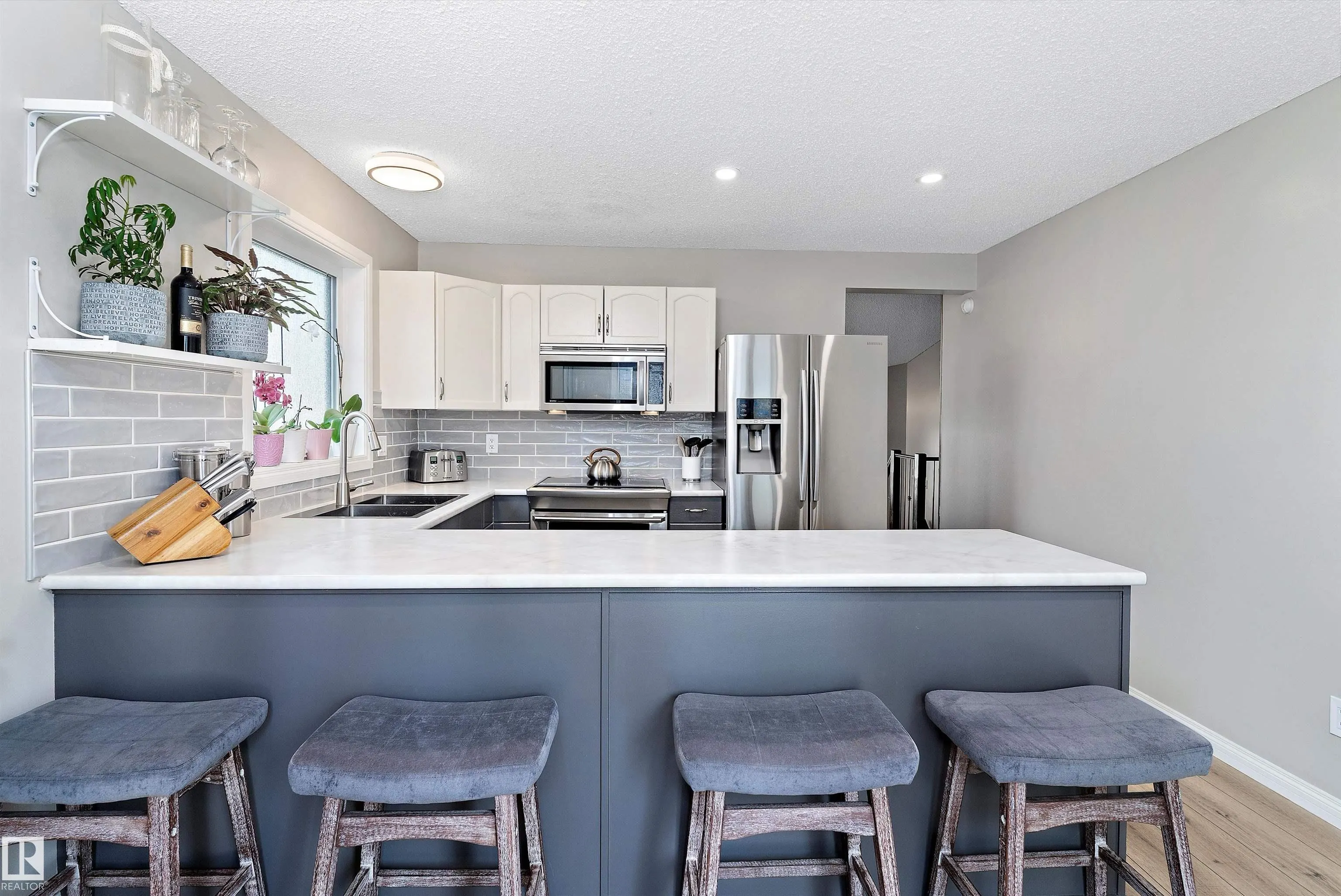 77 Meadowview Drive