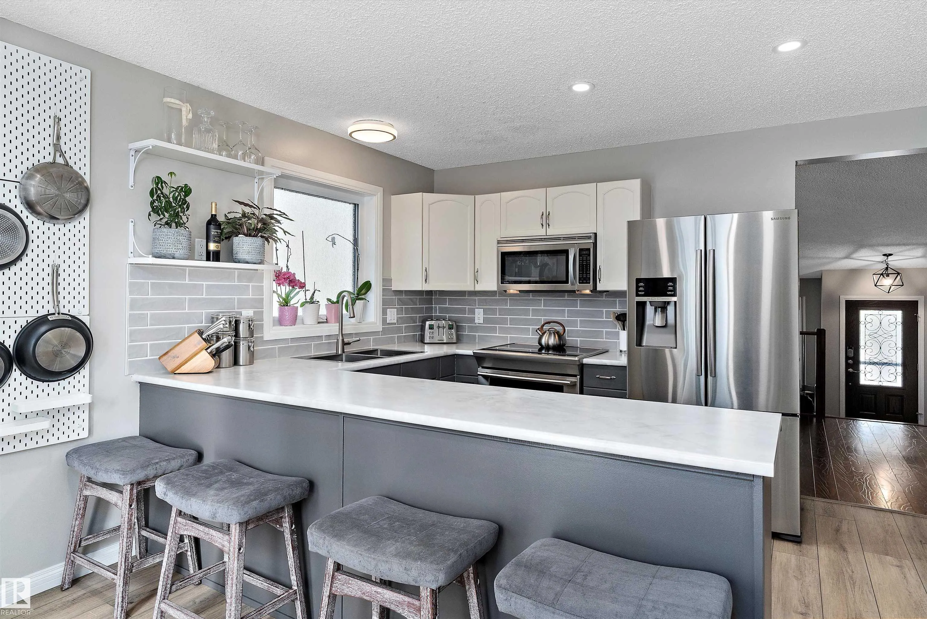 77 Meadowview Drive