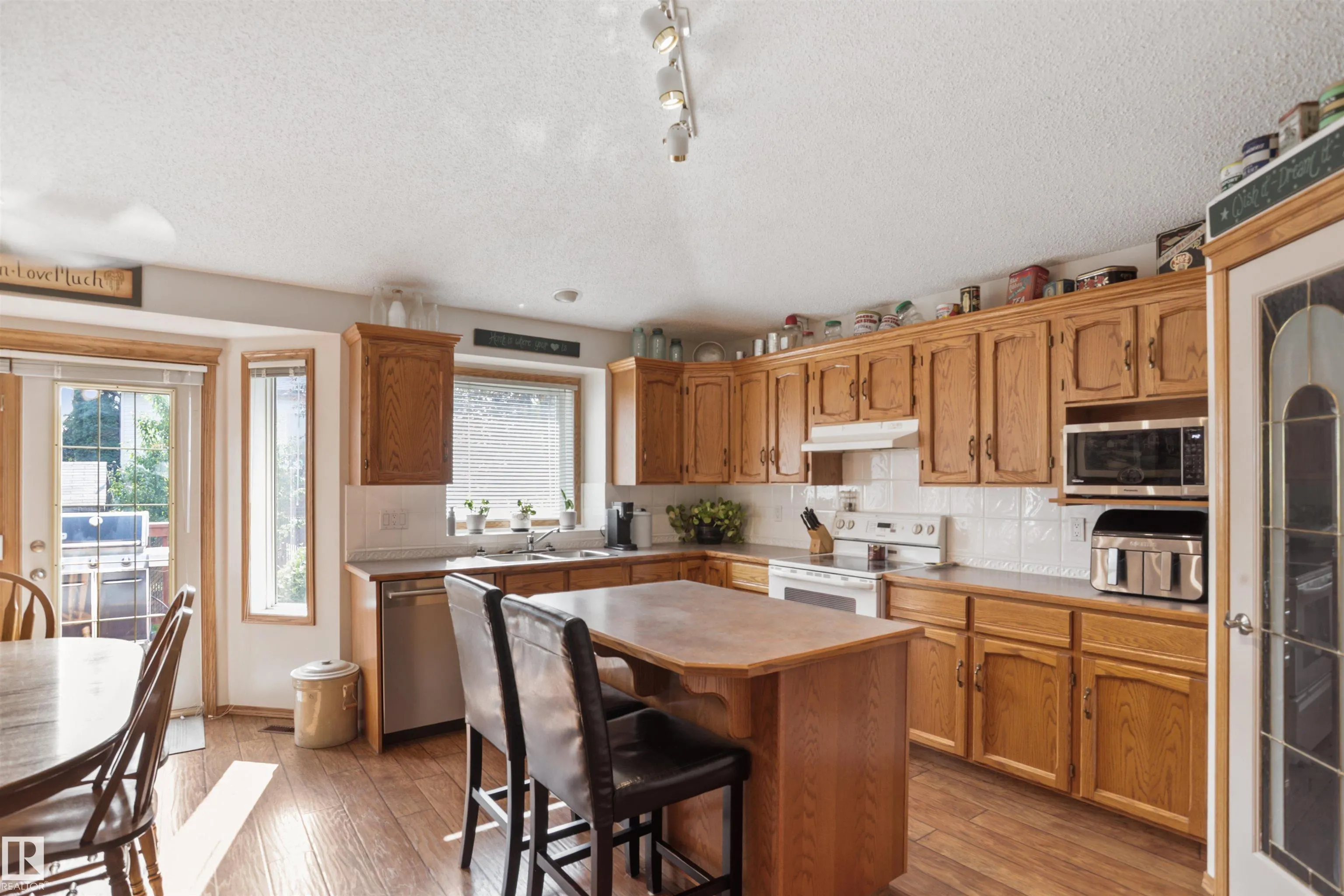 150 HIGHWOOD Crescent